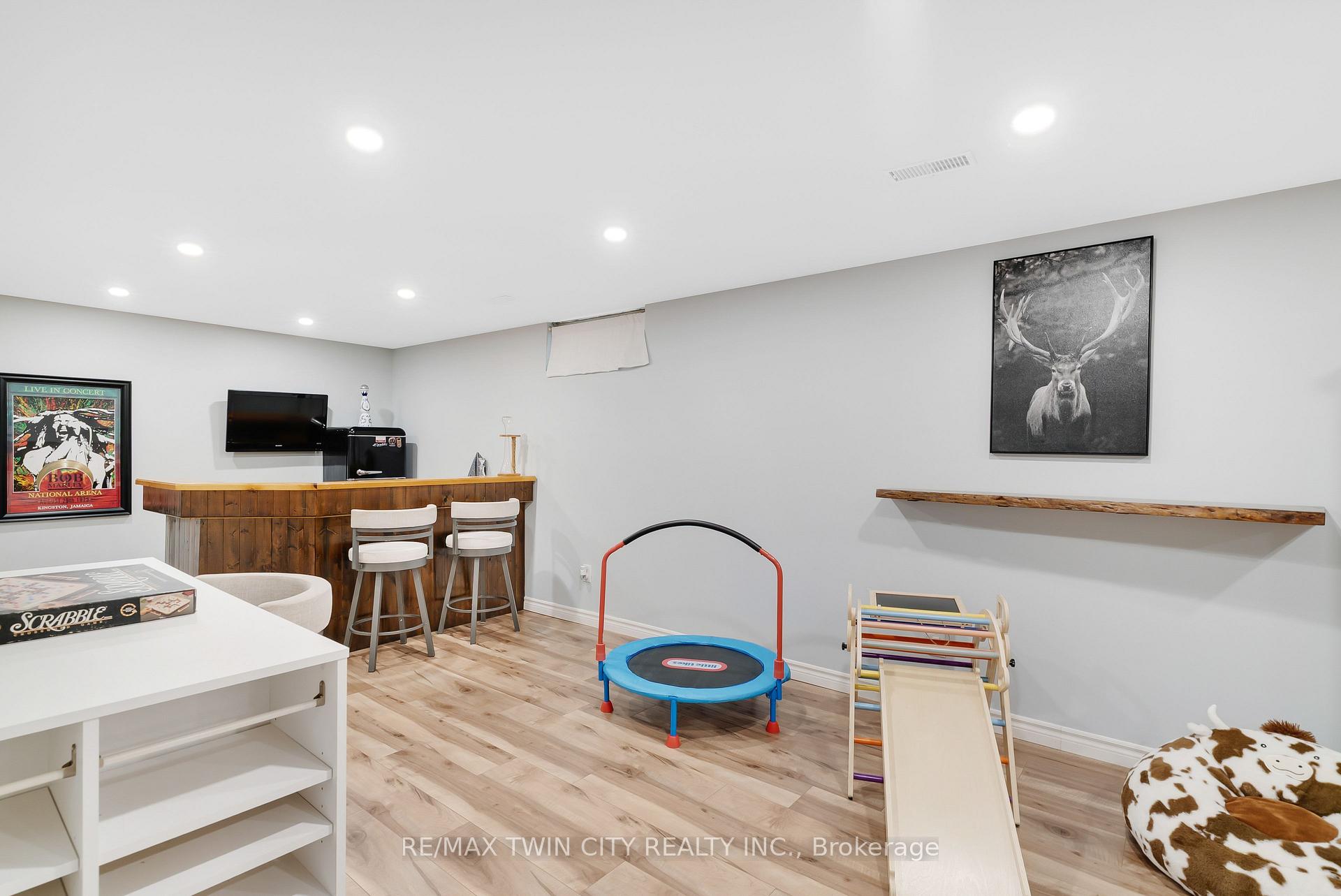 Photo 26 of 83 Kimberly Crescent, Kitchener, Laurentian Hills — HOMEH