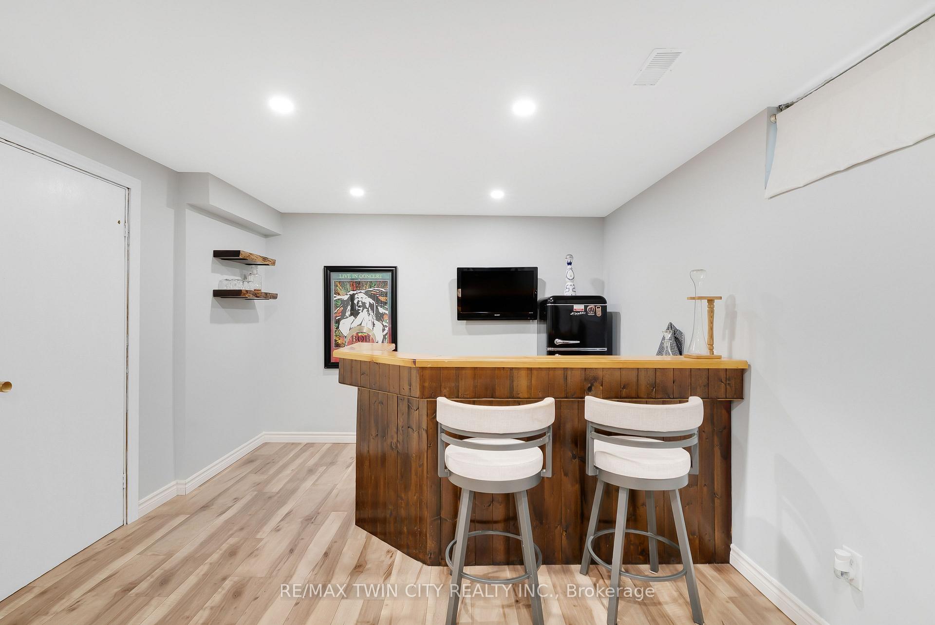 Photo 27 of 83 Kimberly Crescent, Kitchener, Laurentian Hills — HOMEH