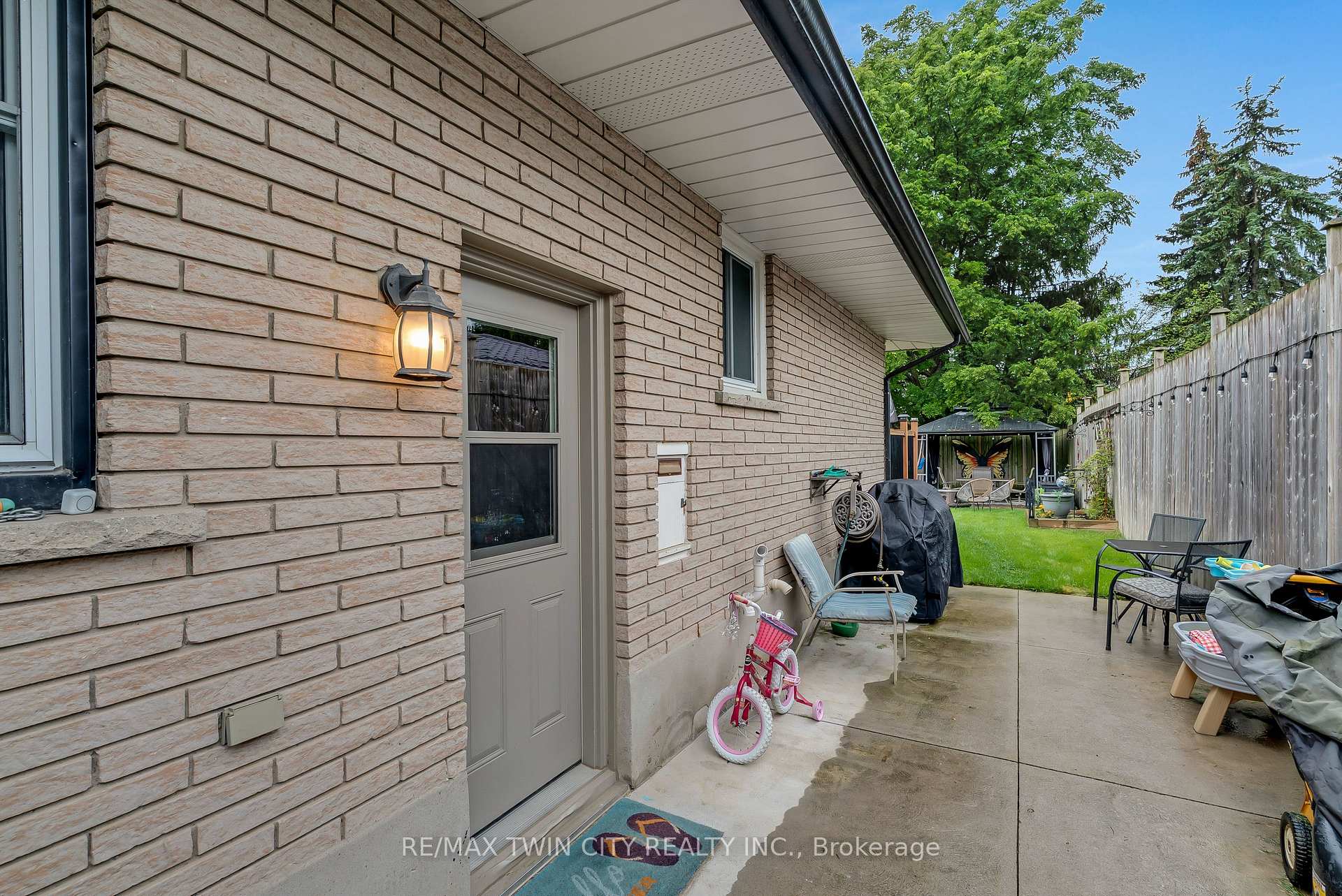 Photo 30 of 83 Kimberly Crescent, Kitchener, Laurentian Hills — HOMEH