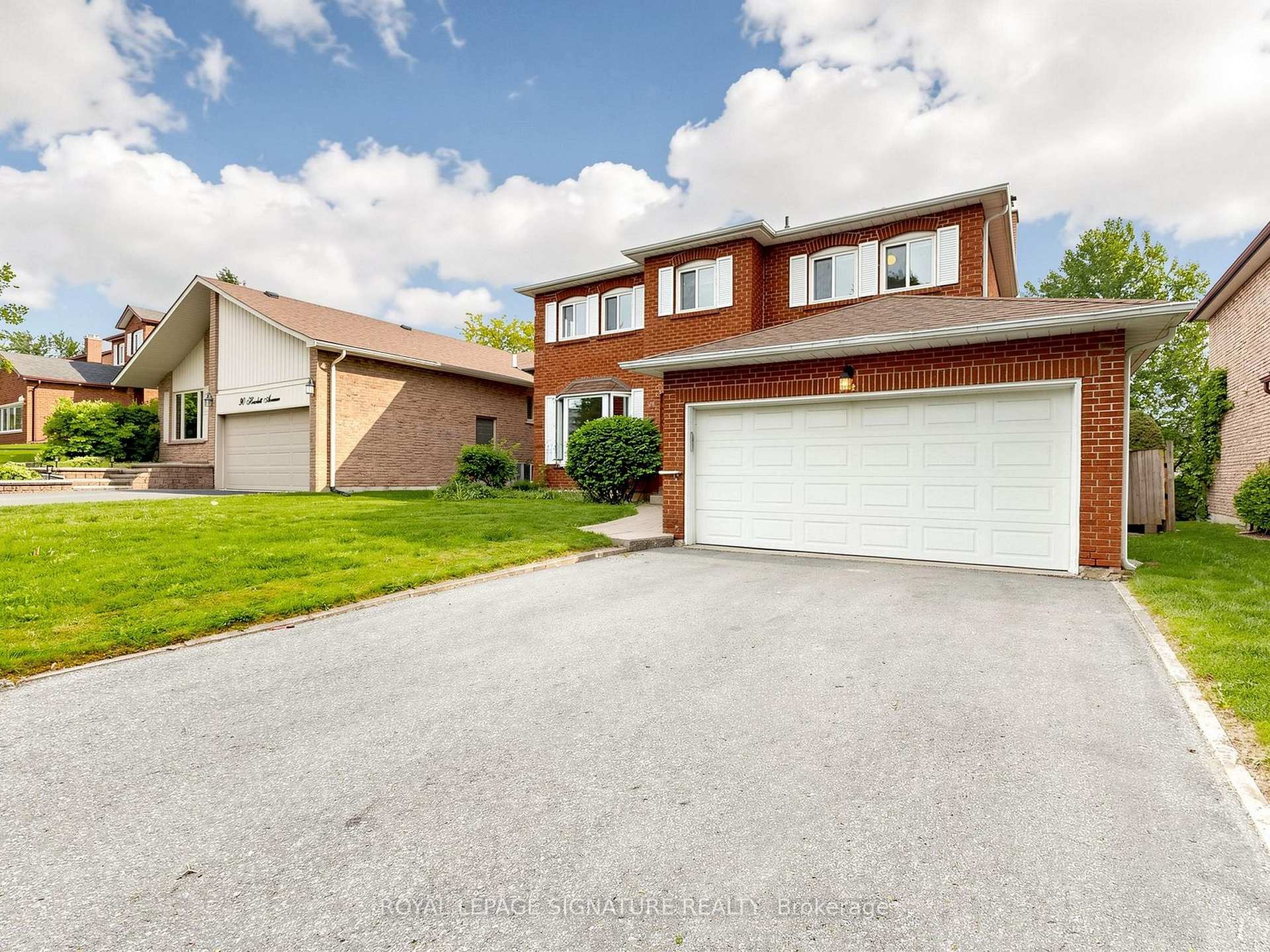 Photo 3 of 94 Howlett Avenue, Newmarket, Huron Heights-Leslie Valley — HOMEH
