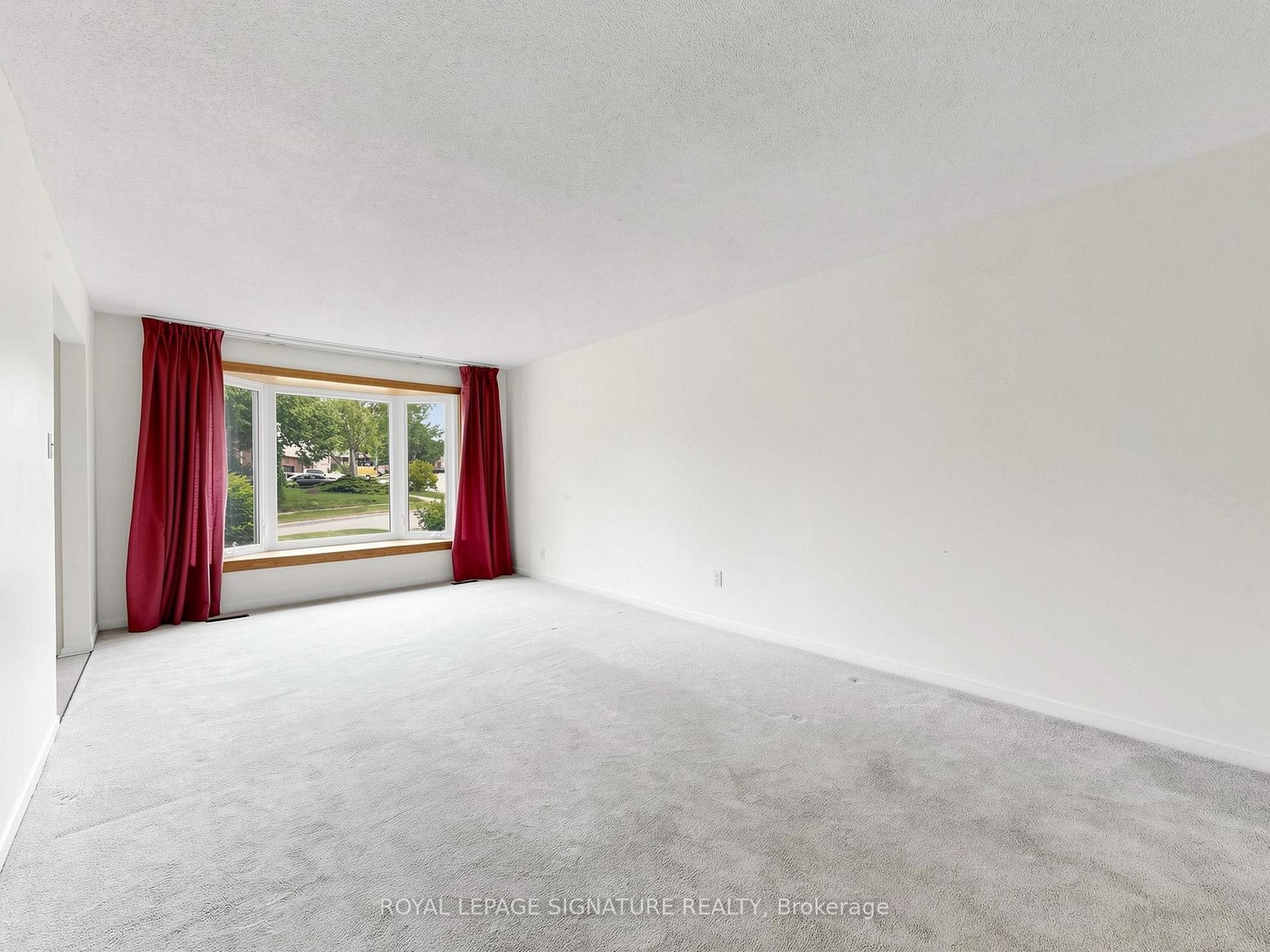 Photo 7 of 94 Howlett Avenue, Newmarket, Huron Heights-Leslie Valley — HOMEH