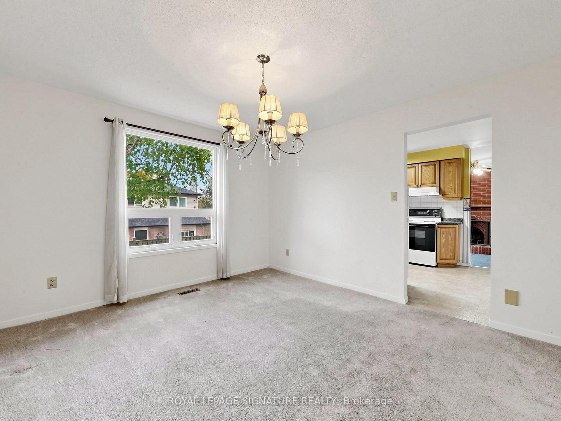 Photo 10 of 94 Howlett Avenue, Newmarket, Huron Heights-Leslie Valley — HOMEH