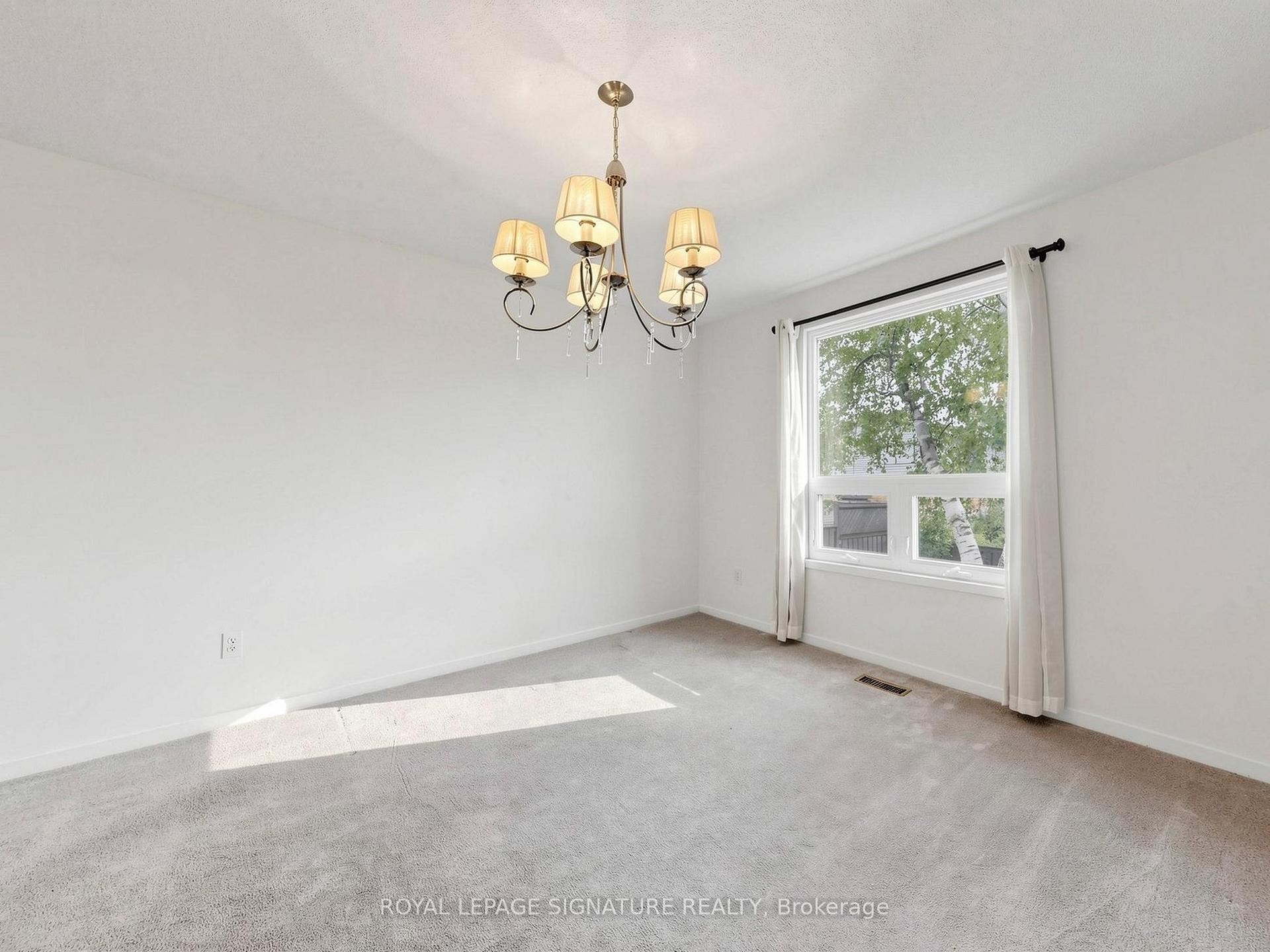 Photo 11 of 94 Howlett Avenue, Newmarket, Huron Heights-Leslie Valley — HOMEH