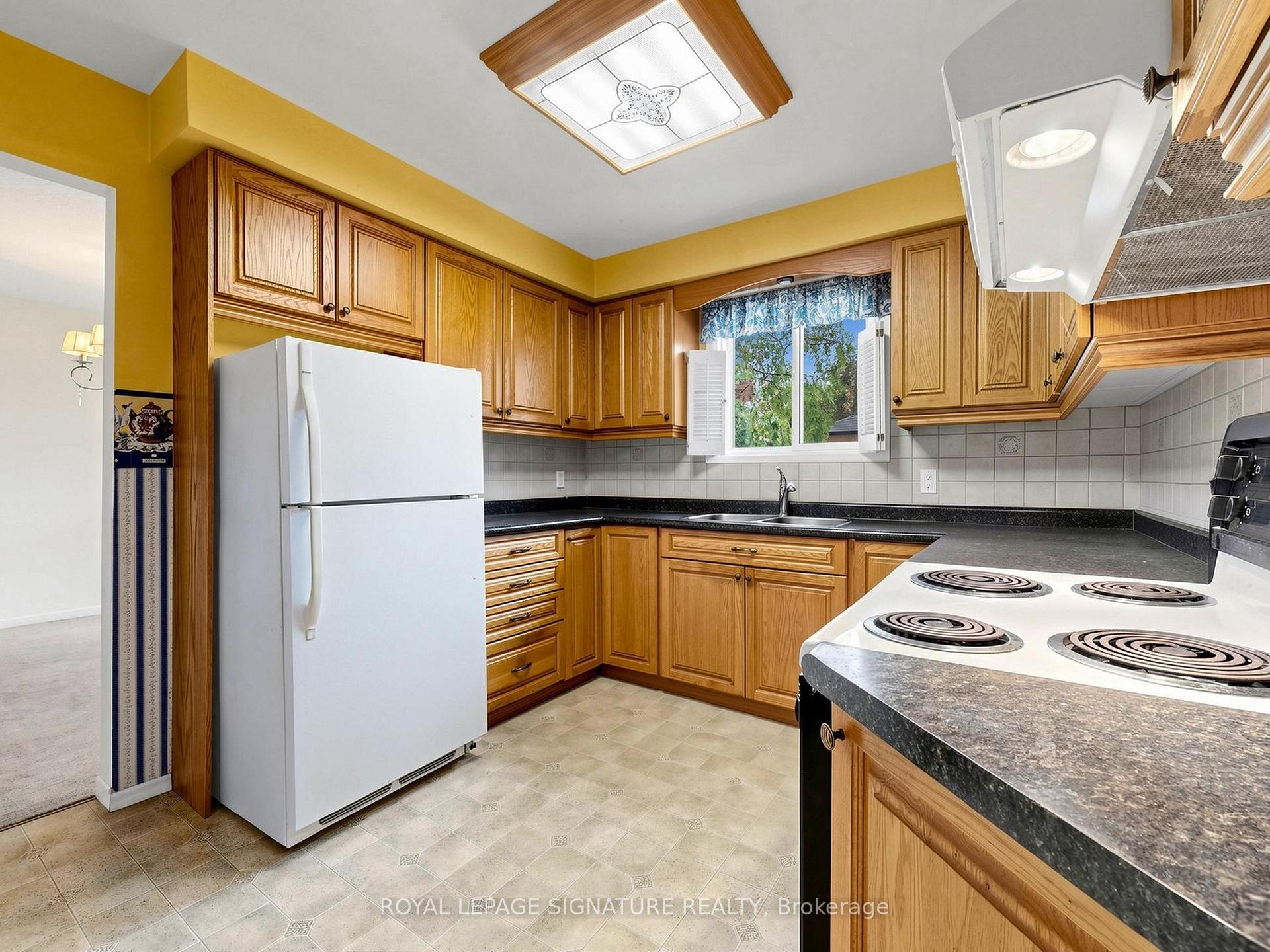 Photo 19 of 94 Howlett Avenue, Newmarket, Huron Heights-Leslie Valley — HOMEH