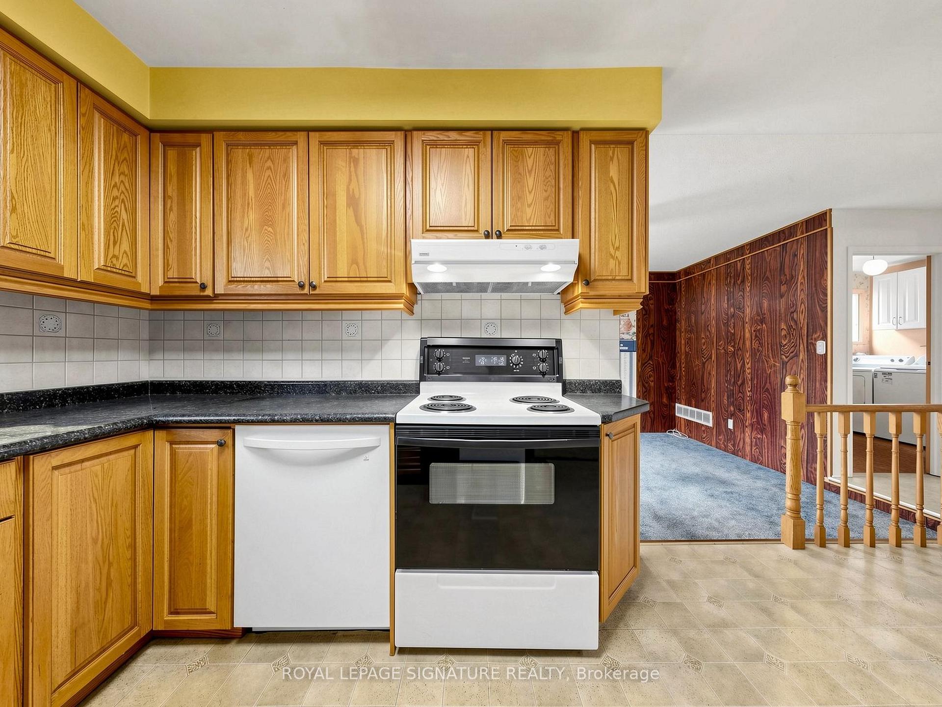 Photo 20 of 94 Howlett Avenue, Newmarket, Huron Heights-Leslie Valley — HOMEH