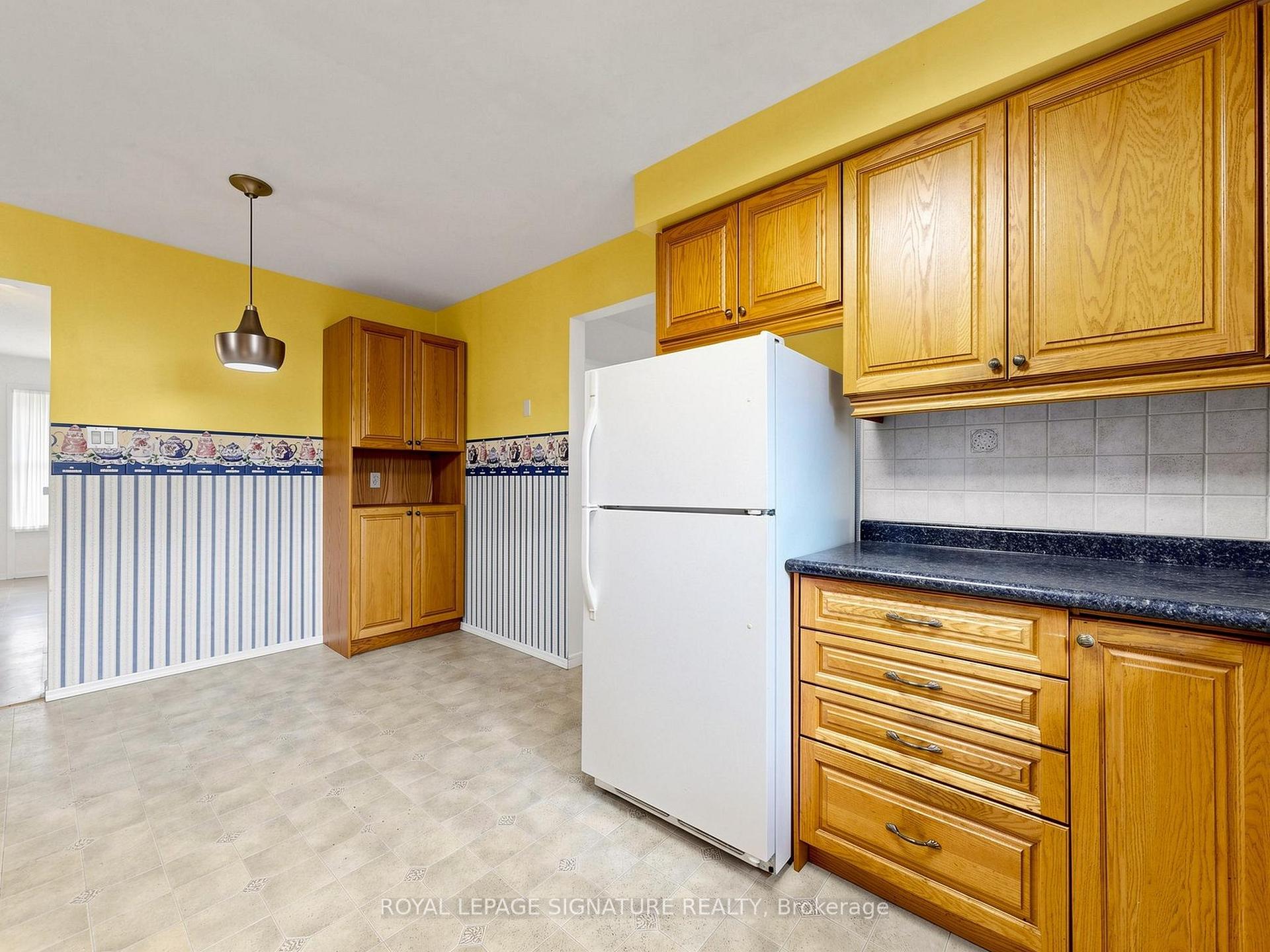 Photo 22 of 94 Howlett Avenue, Newmarket, Huron Heights-Leslie Valley — HOMEH