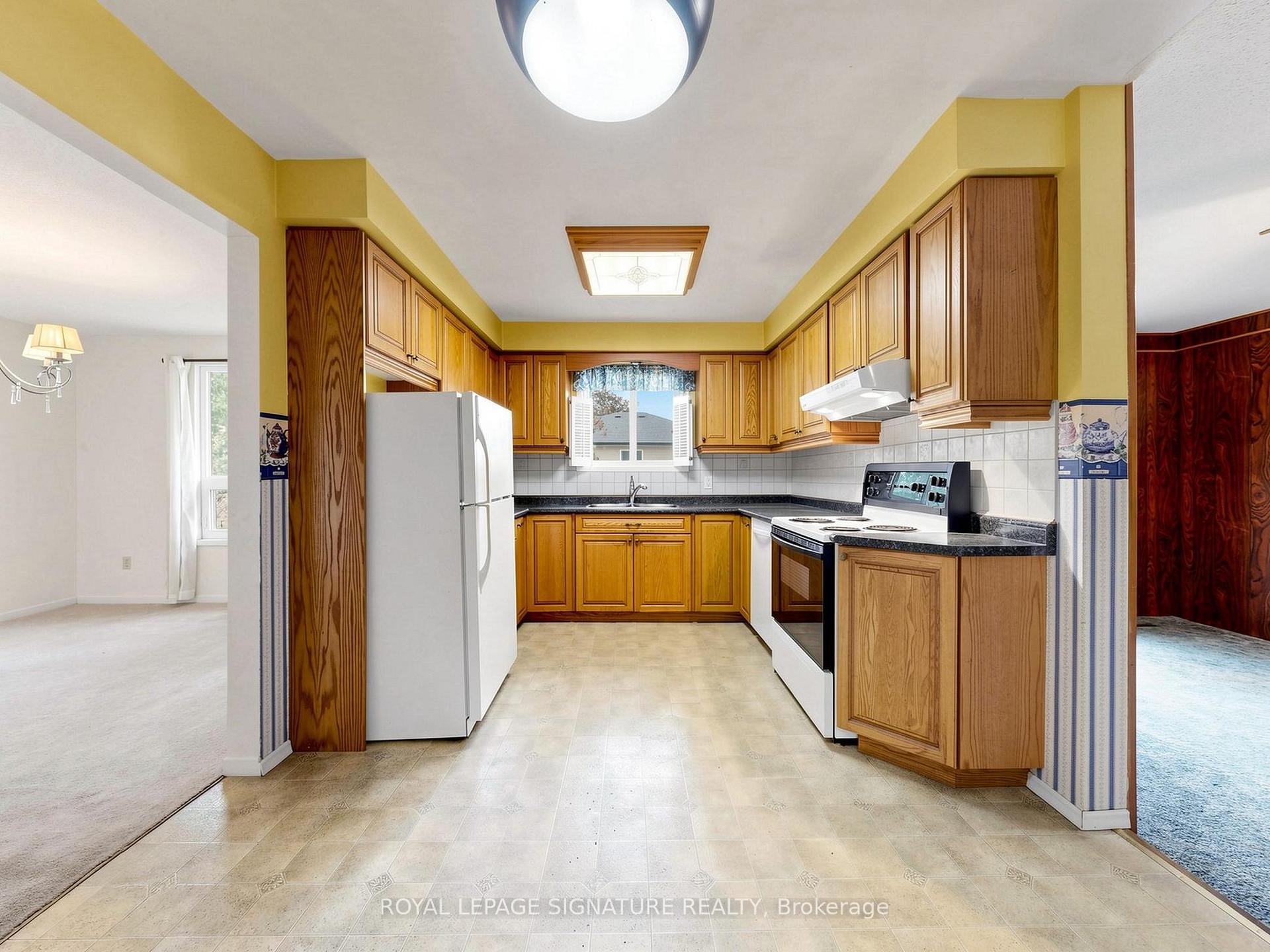 Photo 23 of 94 Howlett Avenue, Newmarket, Huron Heights-Leslie Valley — HOMEH