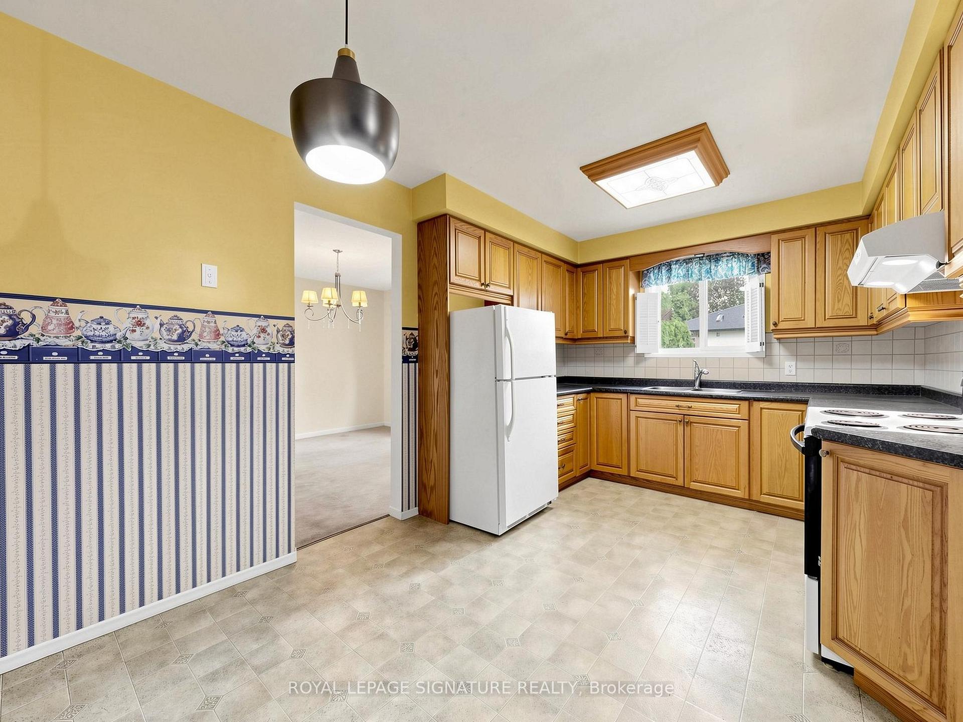 Photo 24 of 94 Howlett Avenue, Newmarket, Huron Heights-Leslie Valley — HOMEH