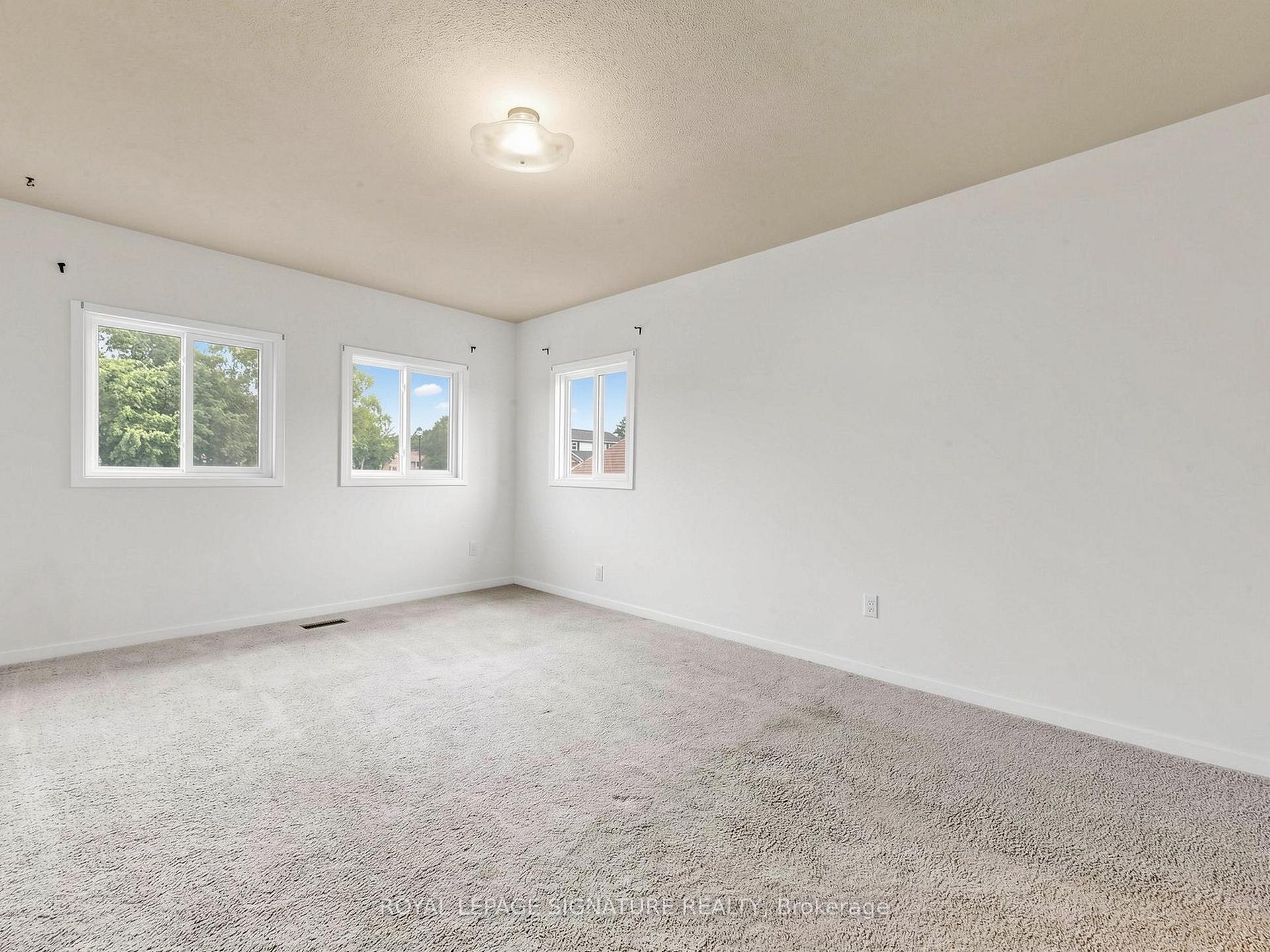 Photo 27 of 94 Howlett Avenue, Newmarket, Huron Heights-Leslie Valley — HOMEH