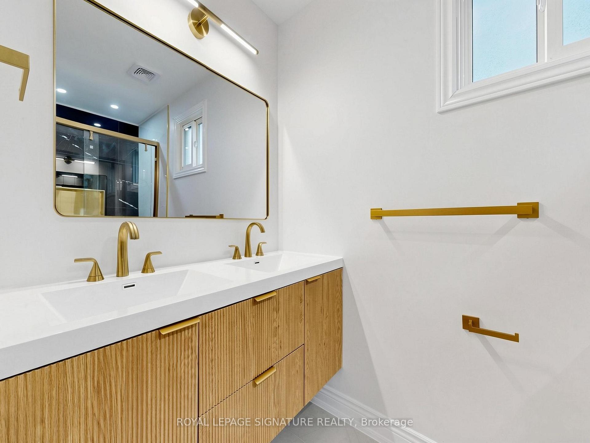 Photo 31 of 94 Howlett Avenue, Newmarket, Huron Heights-Leslie Valley — HOMEH