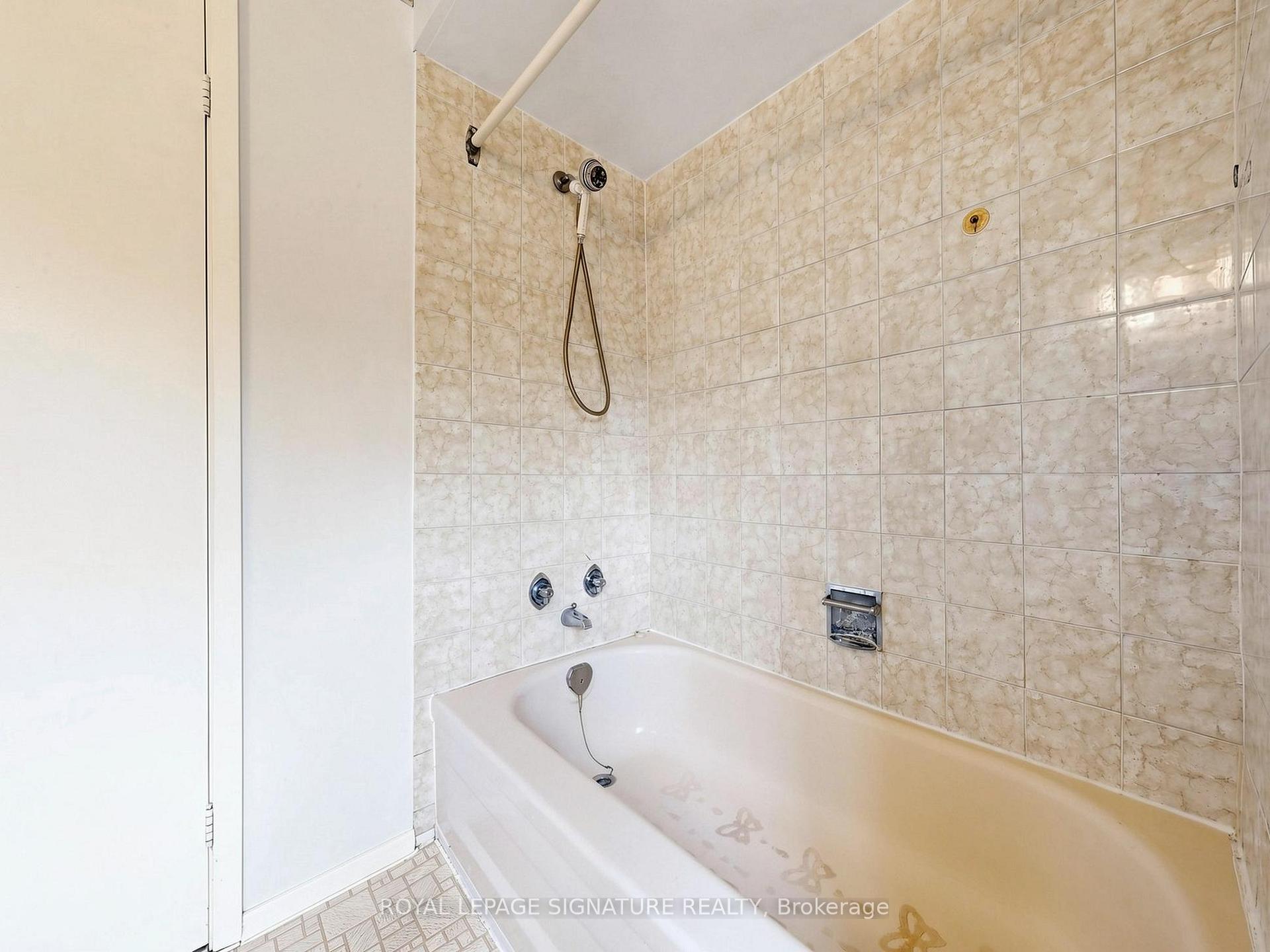 Photo 40 of 94 Howlett Avenue, Newmarket, Huron Heights-Leslie Valley — HOMEH