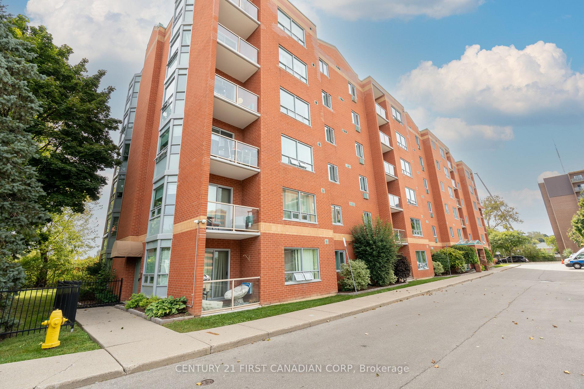 Photo of Unit 608, 77 Baseline Road W