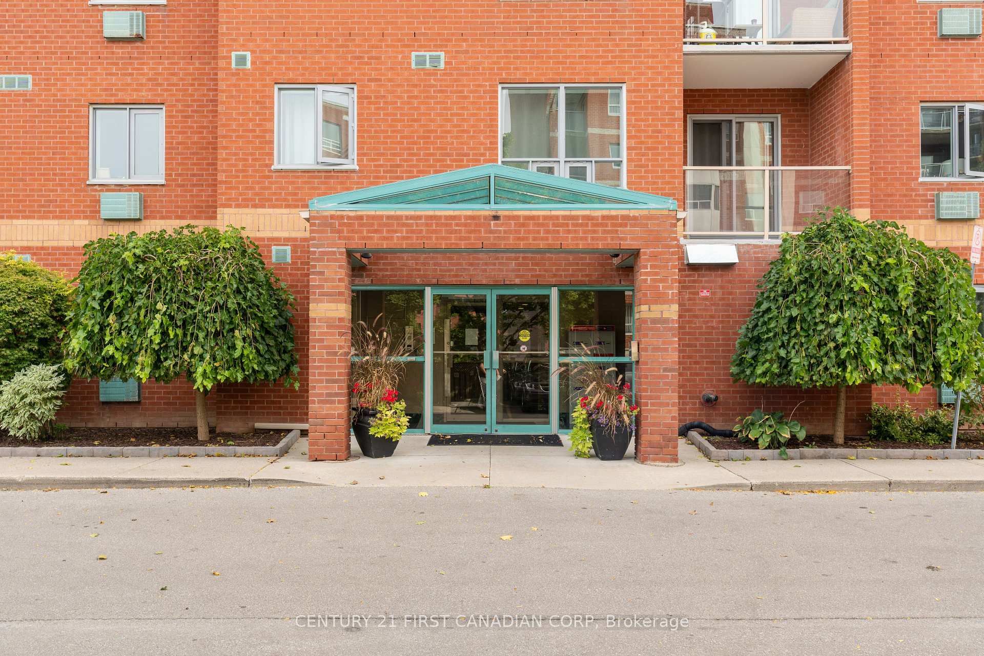 Photo 3 of Unit 608, 77 Baseline Road W, London, South E — HOMEH