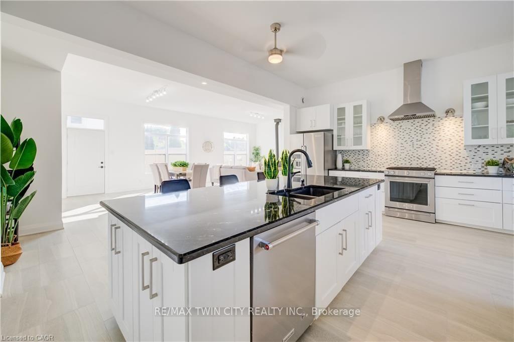 Photo 11 of 149 Woolwich Street, Waterloo, Bridgeport — HOMEH