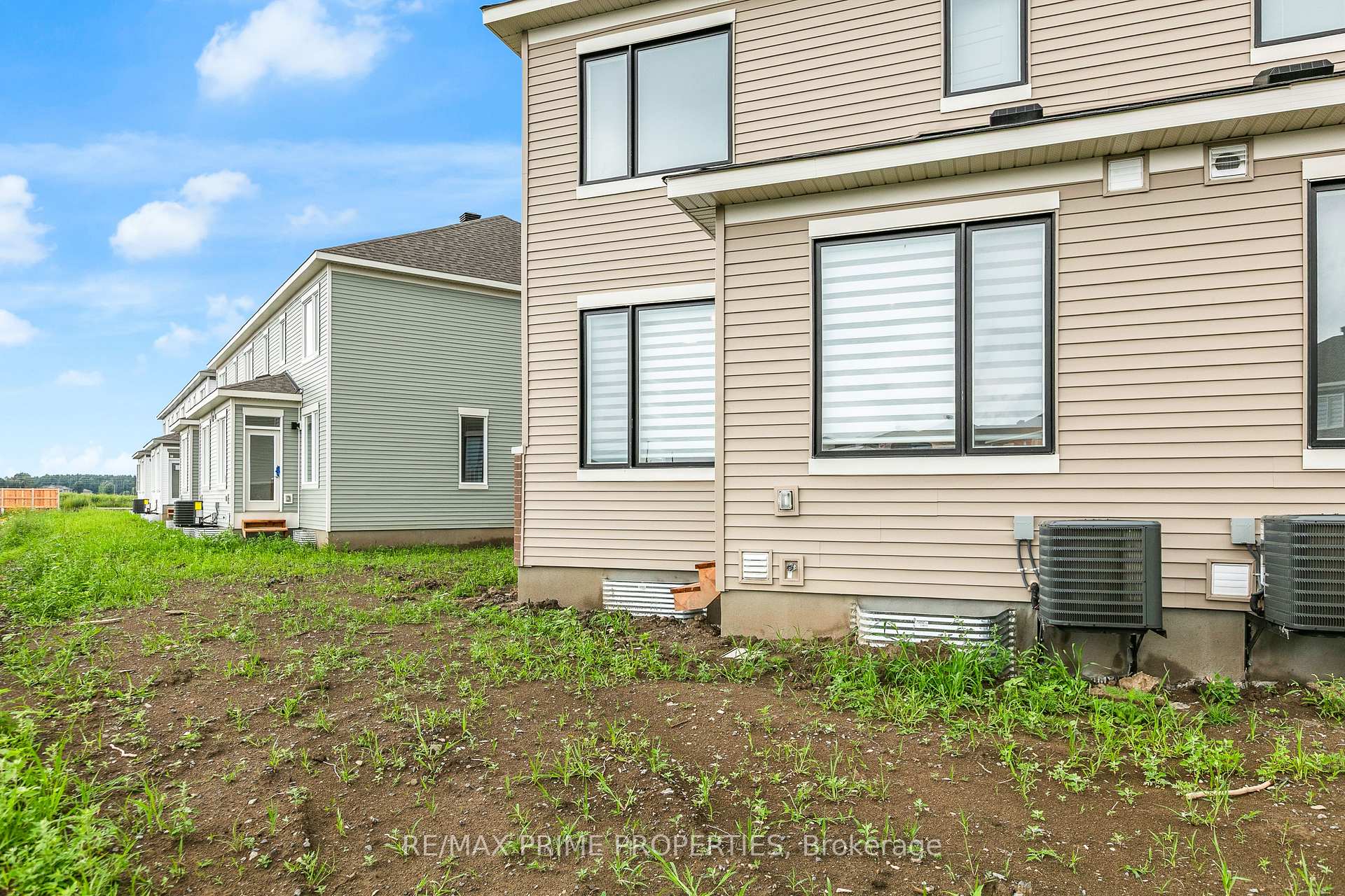 Photo 8 of 745 Haflinger Row, Ottawa, Btwn Franktown Rd. & Fallowfield Rd. — HOMEH