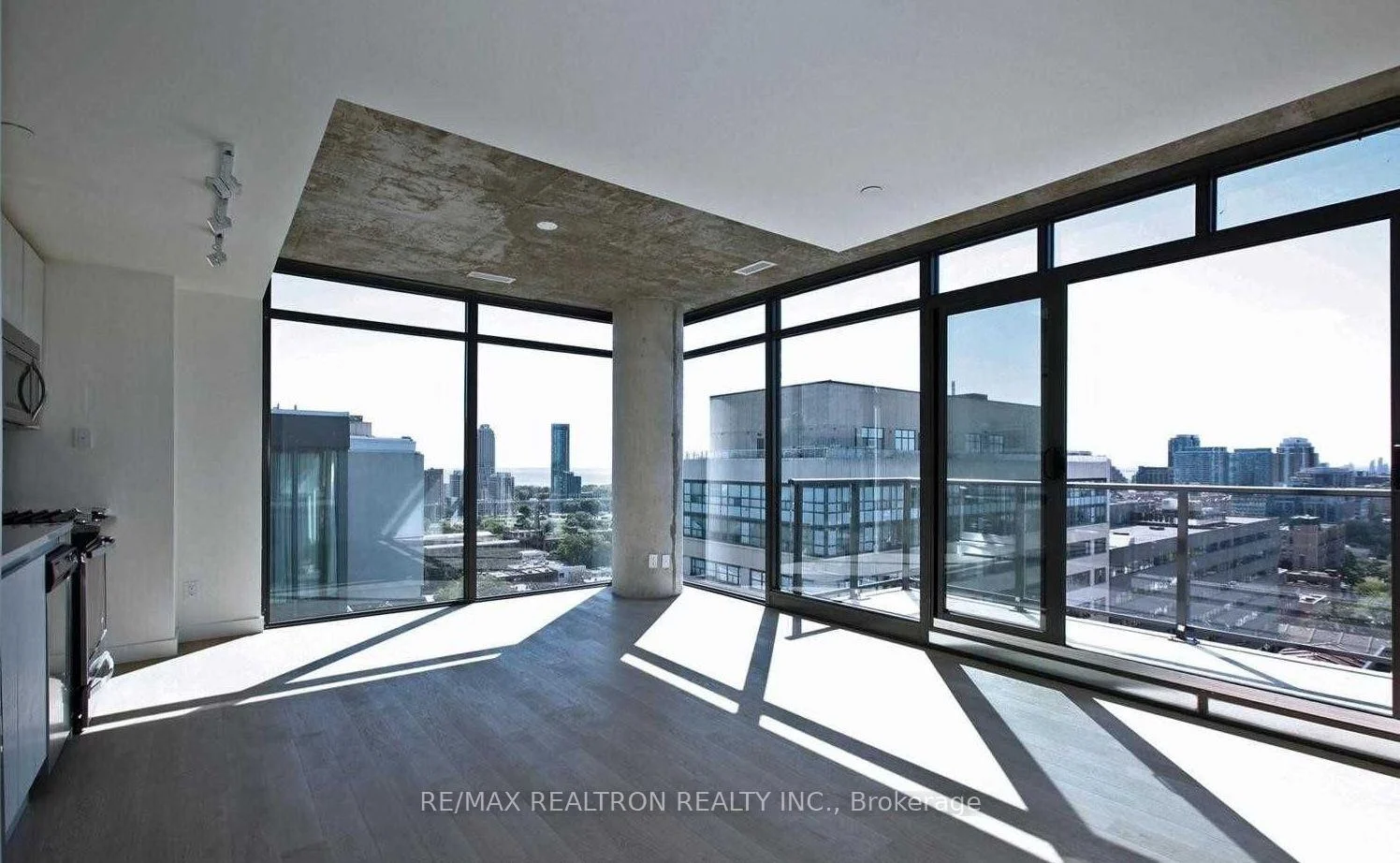 Photo 7 of Unit 1602, 111 Bathurst Street, Toronto, Waterfront Communities — HOMEH