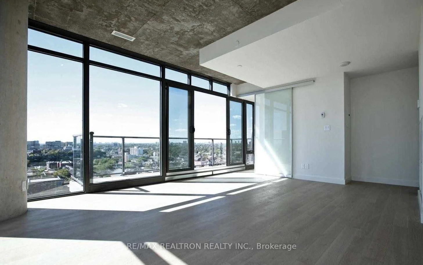 Photo 11 of Unit 1602, 111 Bathurst Street, Toronto, Waterfront Communities — HOMEH