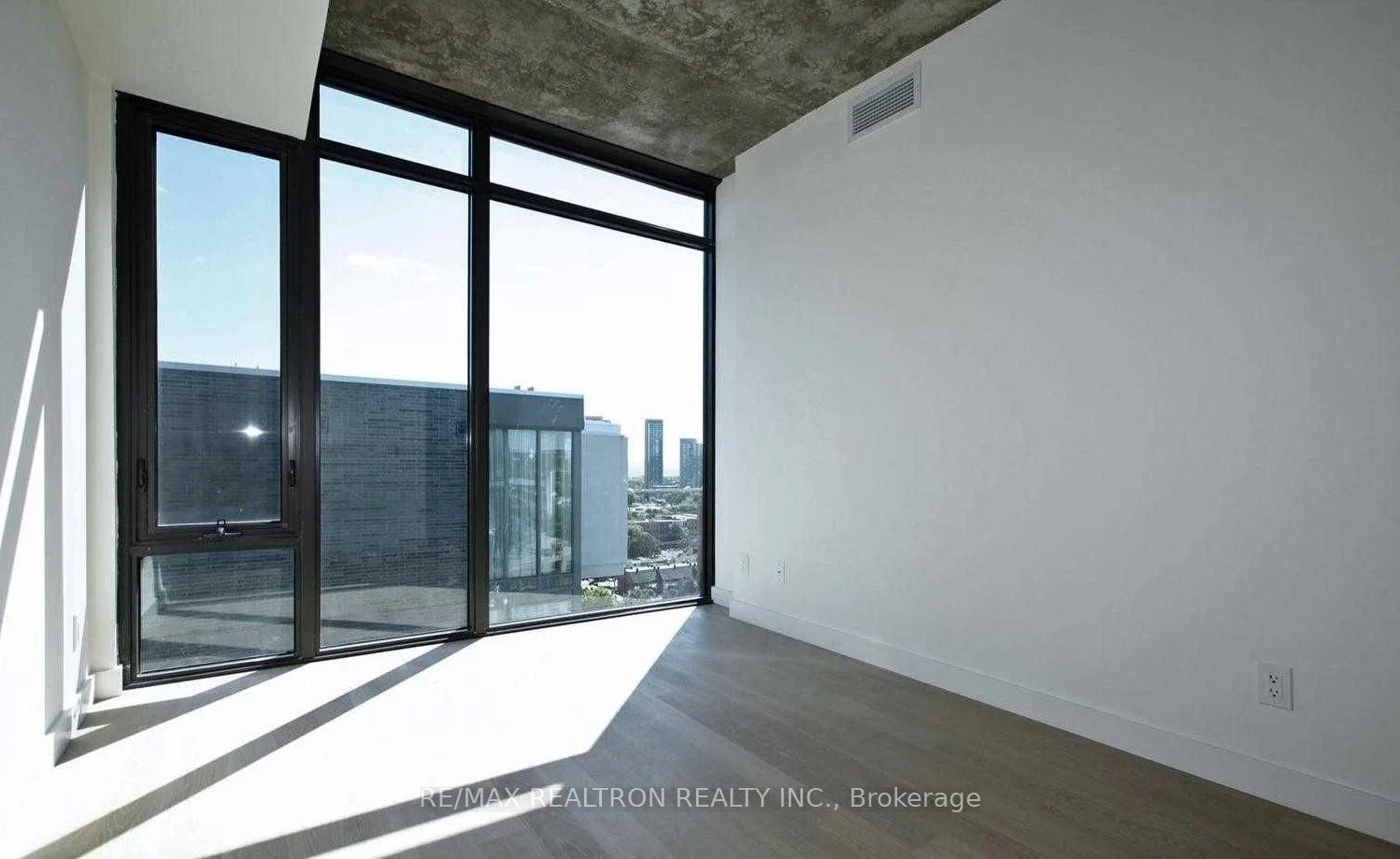 Photo 15 of Unit 1602, 111 Bathurst Street, Toronto, Waterfront Communities — HOMEH