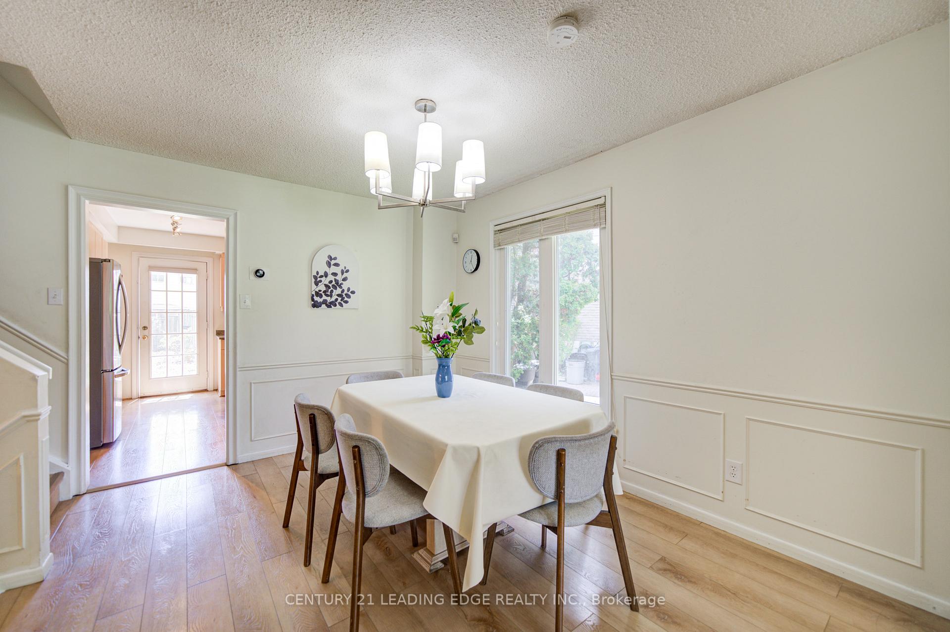 Photo 3 of 43 Carlton Road, Markham, Unionville — HOMEH