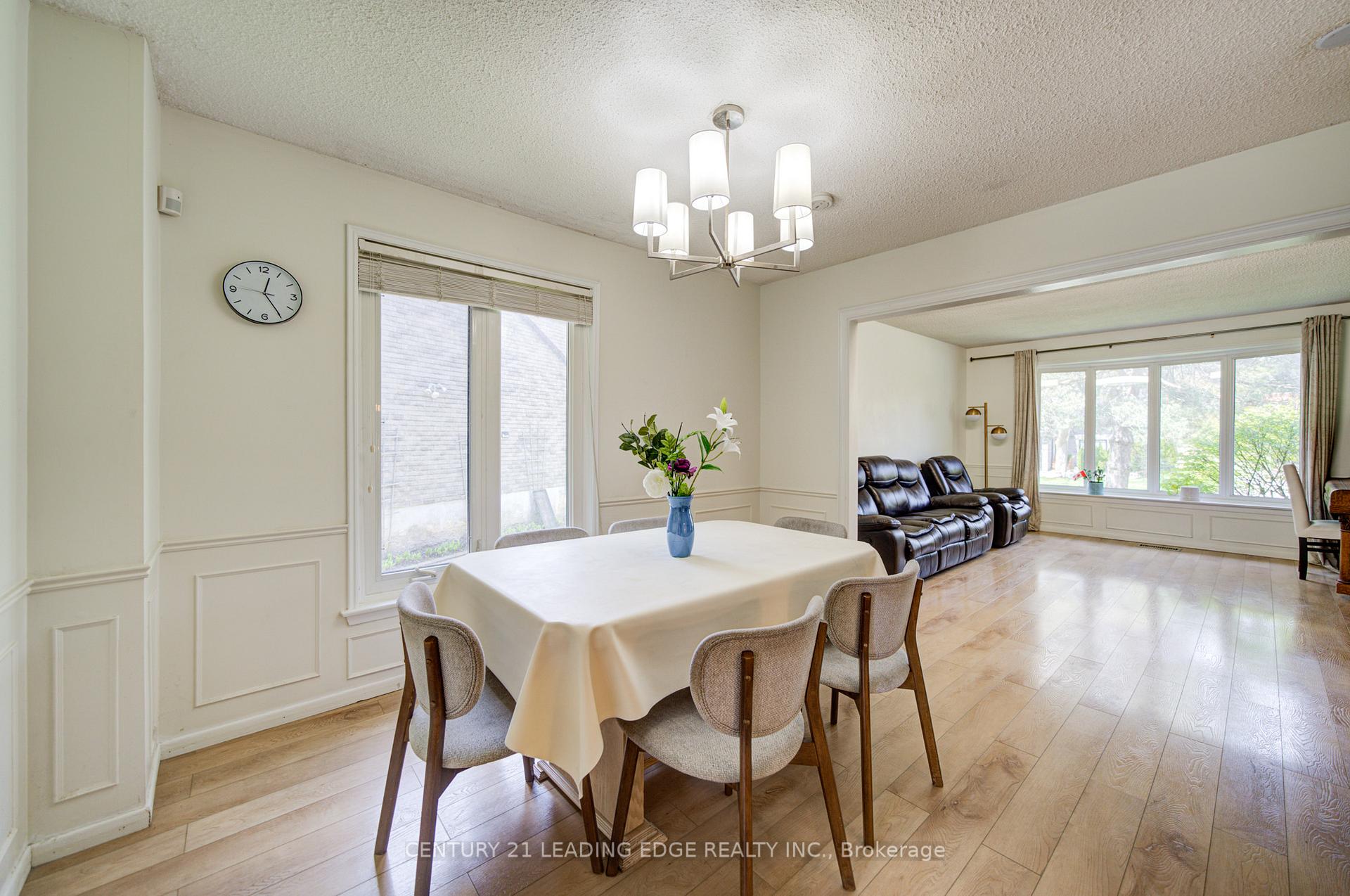 Photo 4 of 43 Carlton Road, Markham, Unionville — HOMEH