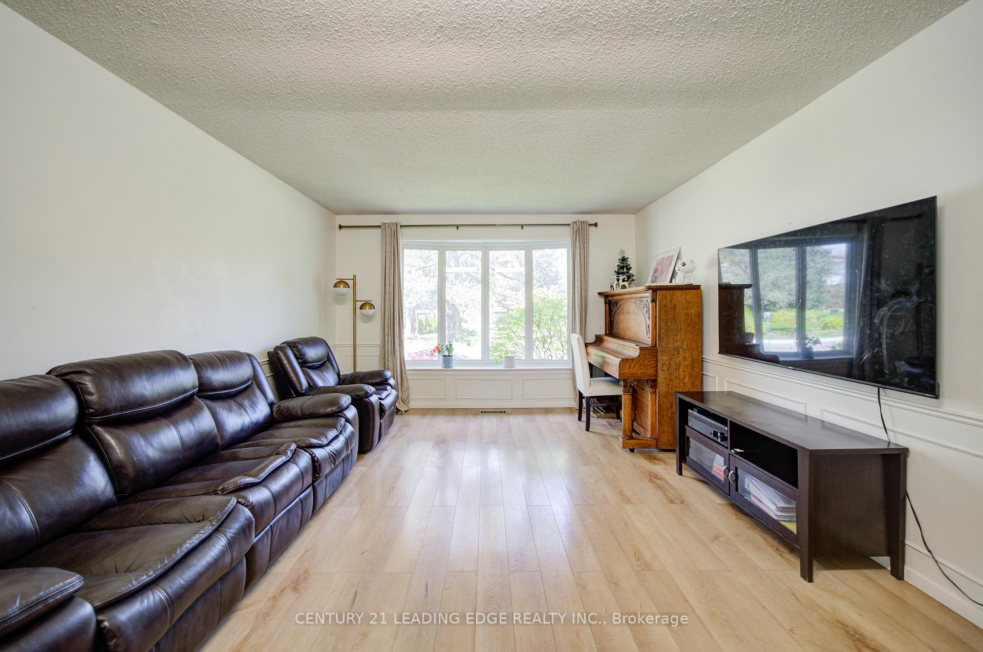 Photo 5 of 43 Carlton Road, Markham, Unionville — HOMEH