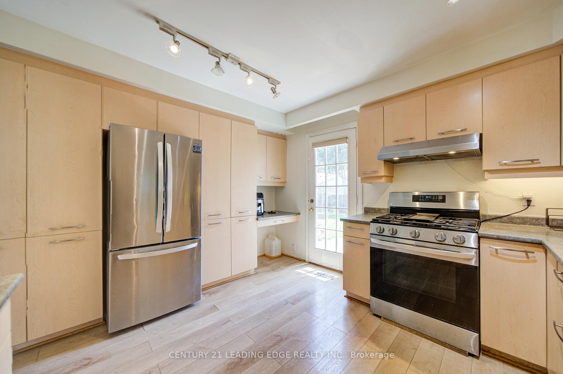 Photo 7 of 43 Carlton Road, Markham, Unionville — HOMEH