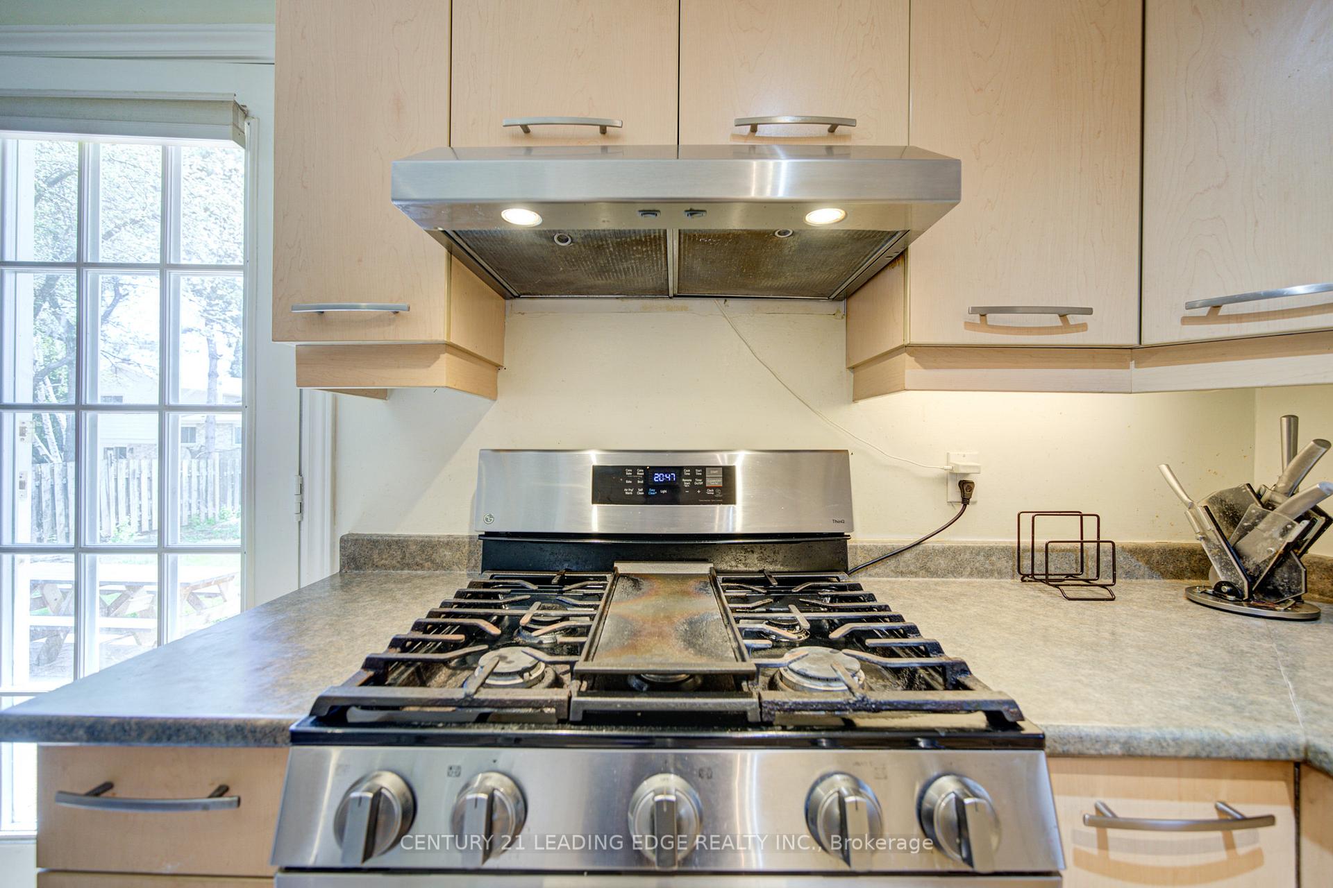 Photo 8 of 43 Carlton Road, Markham, Unionville — HOMEH