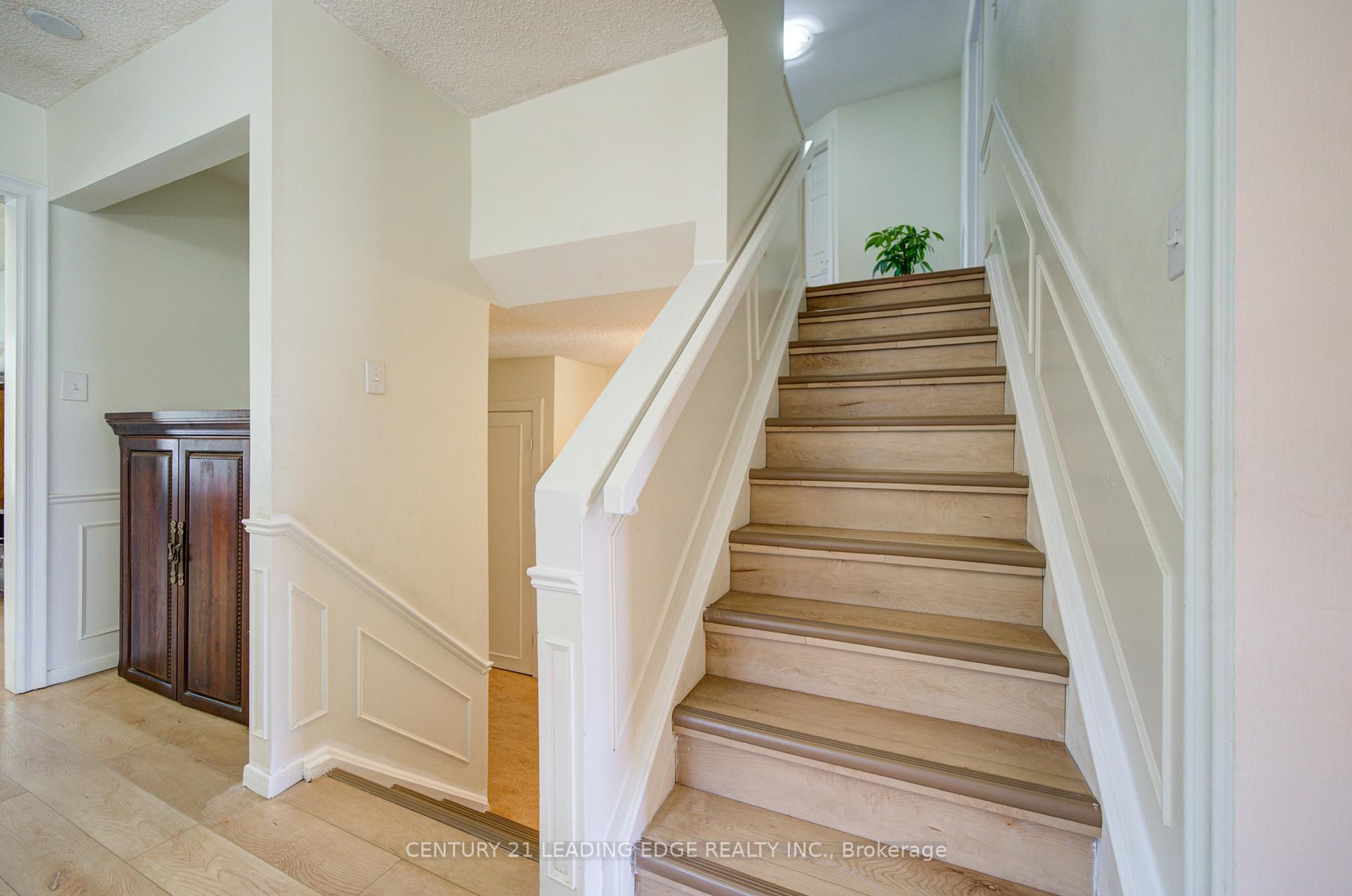Photo 26 of 43 Carlton Road, Markham, Unionville — HOMEH