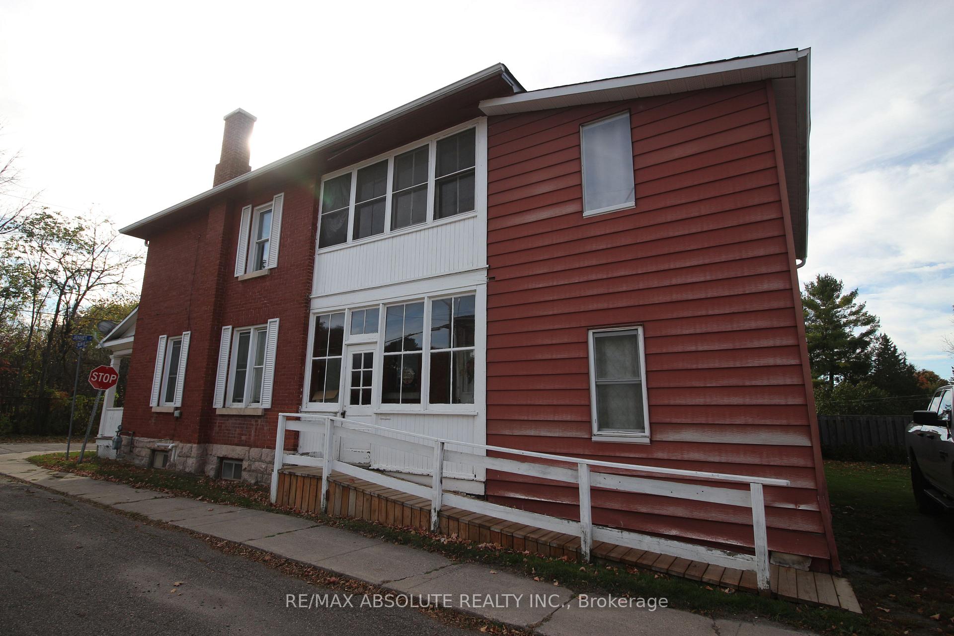 Photo 4 of 193 Jennet Street, Renfrew, Renfrew — HOMEH