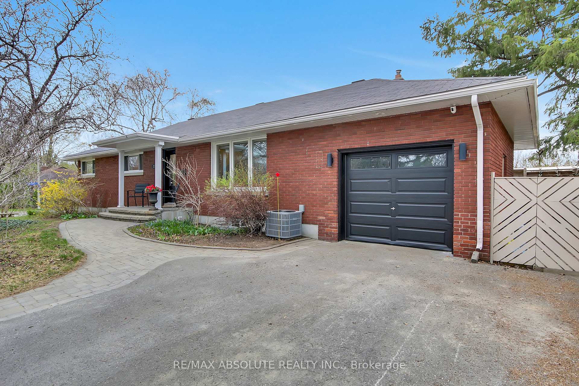 Photo 2 of 731 Dovercourt Avenue, Ottawa, McKellar/Highland — HOMEH