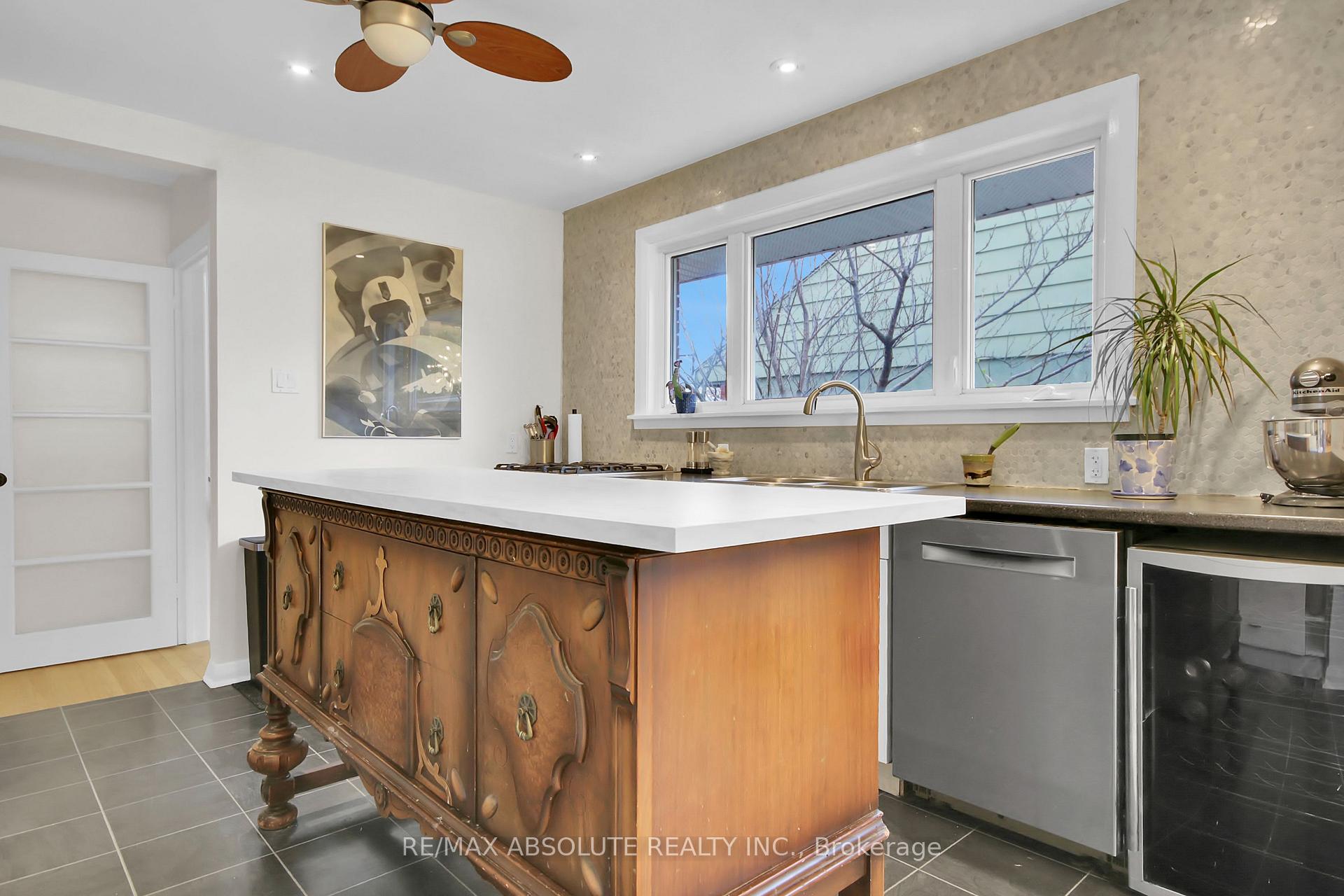 Photo 12 of 731 Dovercourt Avenue, Ottawa, McKellar/Highland — HOMEH