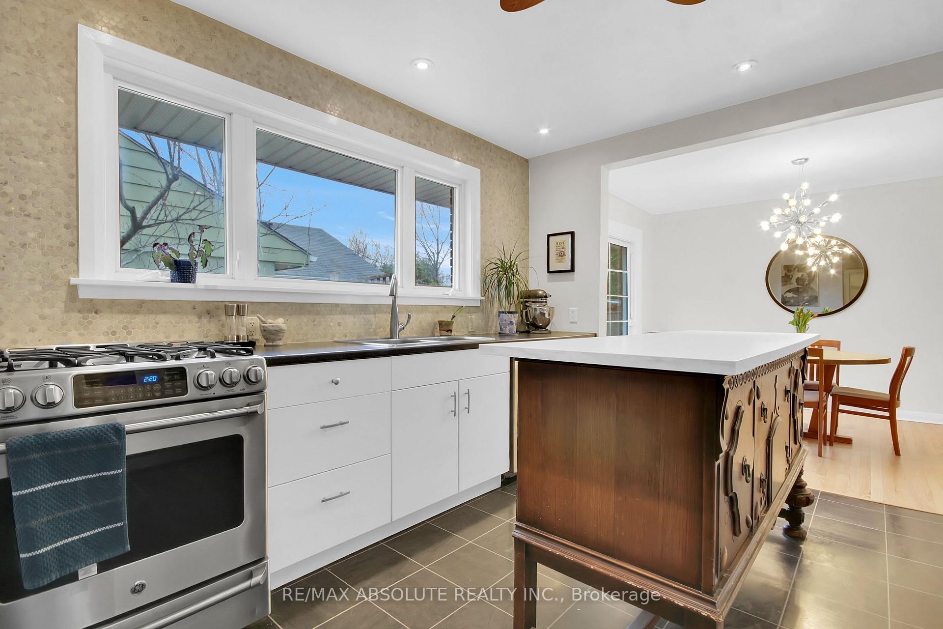 Photo 13 of 731 Dovercourt Avenue, Ottawa, McKellar/Highland — HOMEH