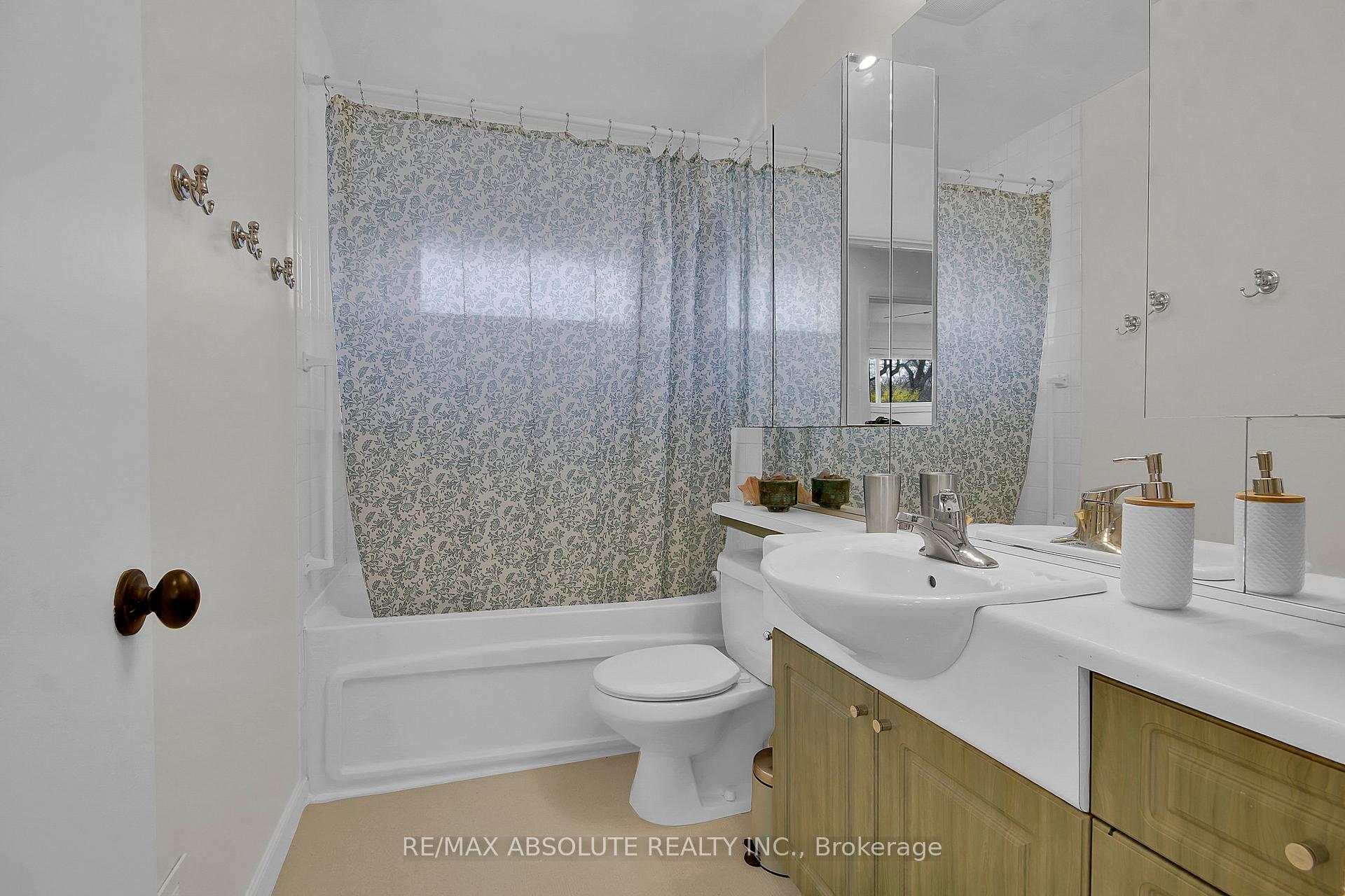 Photo 15 of 731 Dovercourt Avenue, Ottawa, McKellar/Highland — HOMEH
