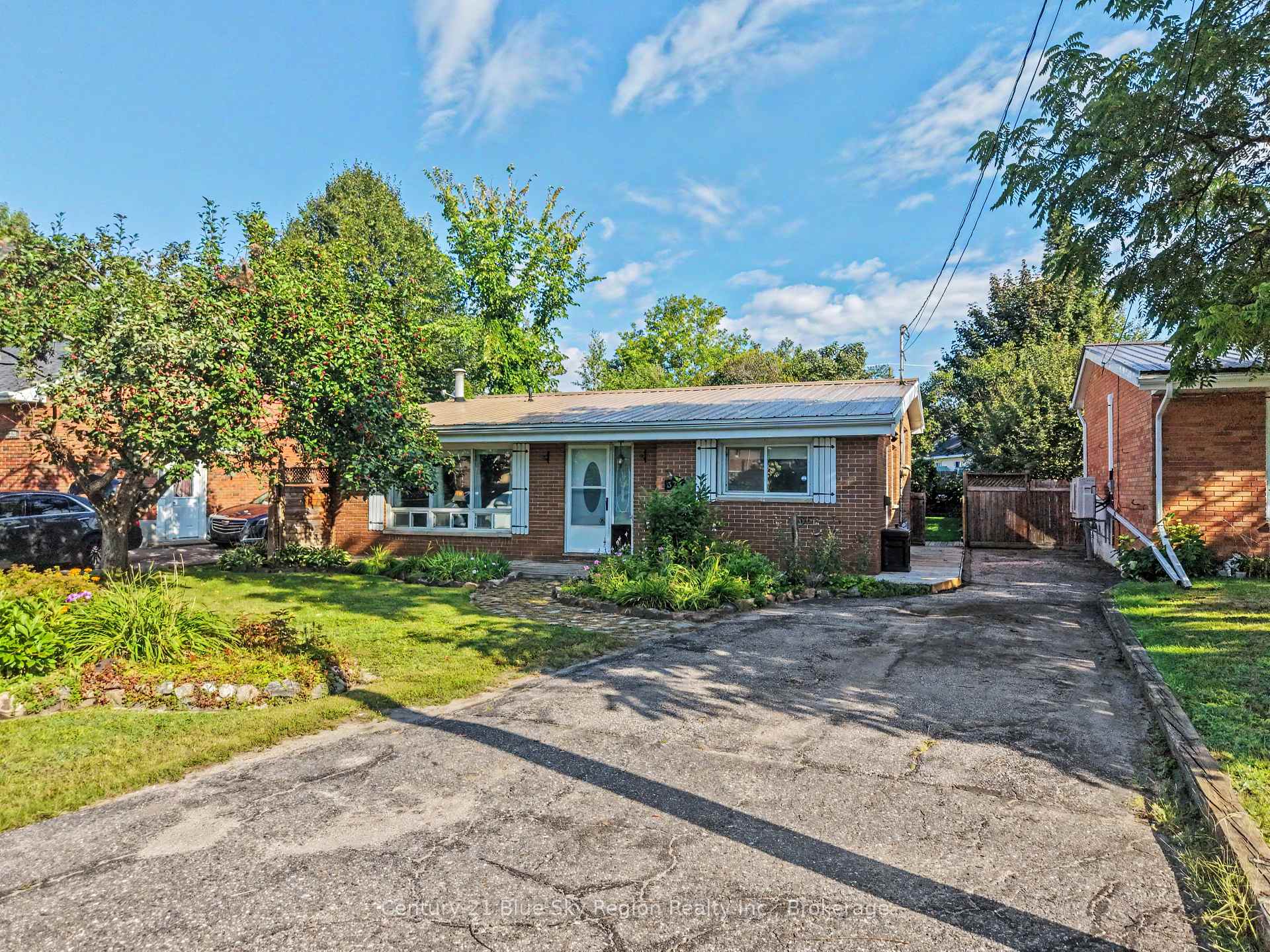 Photo 1 of 328 Mckenzie Avenue, North Bay, Widdifield — HOMEH