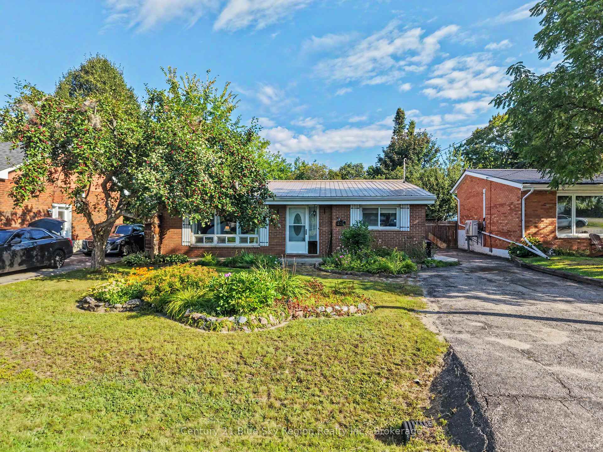 Photo 2 of 328 Mckenzie Avenue, North Bay, Widdifield — HOMEH