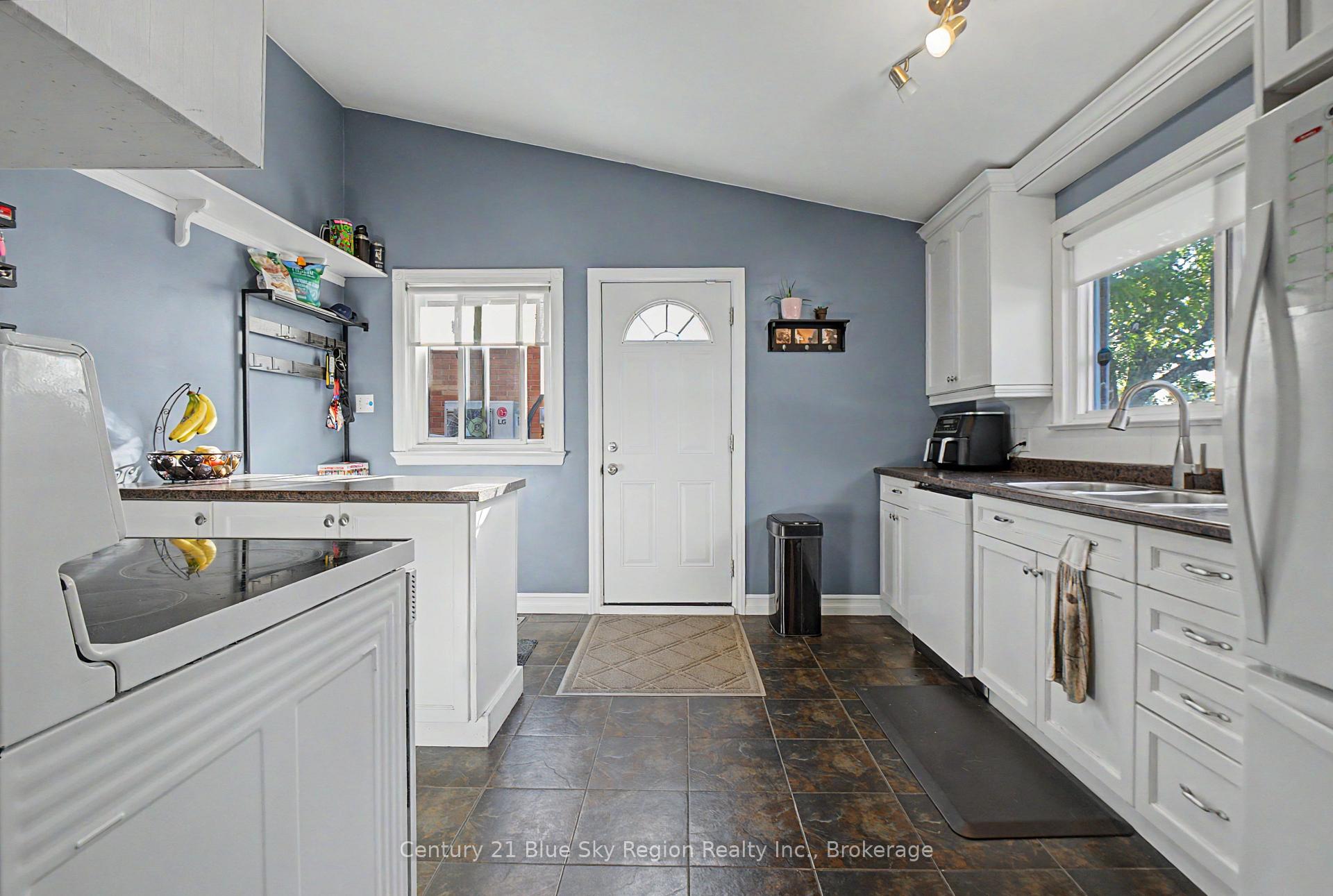 Photo 8 of 328 Mckenzie Avenue, North Bay, Widdifield — HOMEH