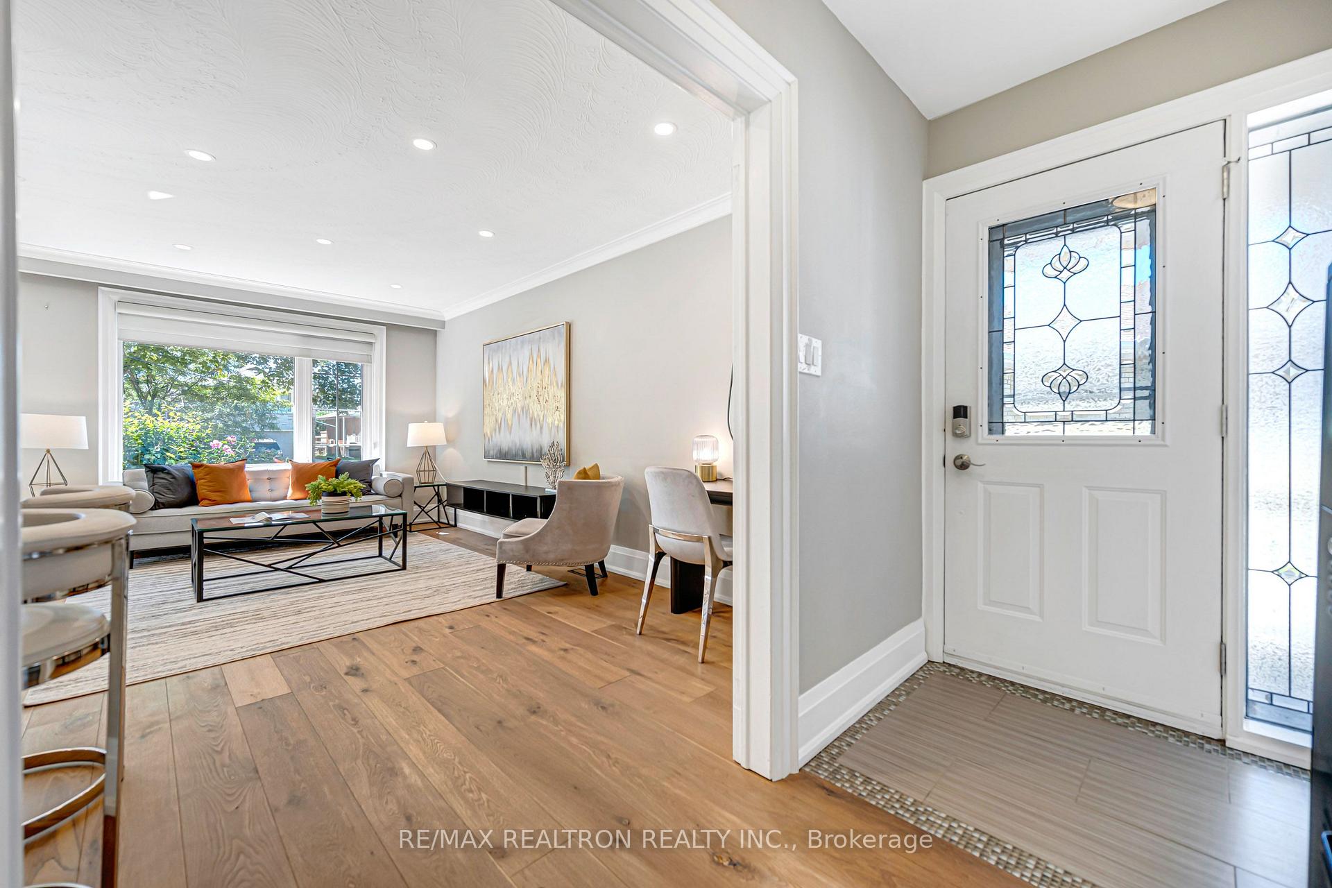 Photo 3 of 44 Fenley Drive, Etobicoke, Kingsview Village-The Westway — HOMEH