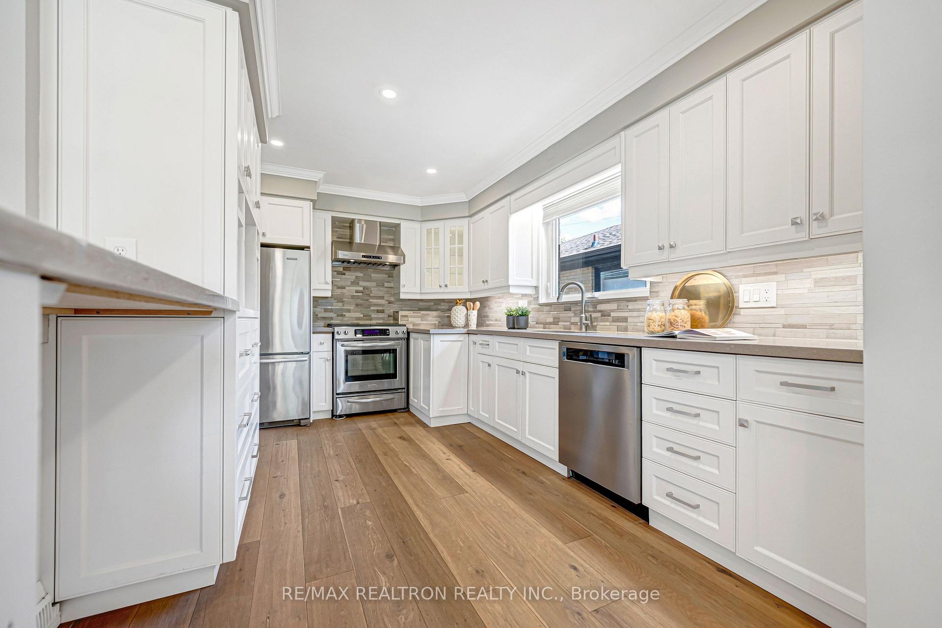 Photo 11 of 44 Fenley Drive, Etobicoke, Kingsview Village-The Westway — HOMEH