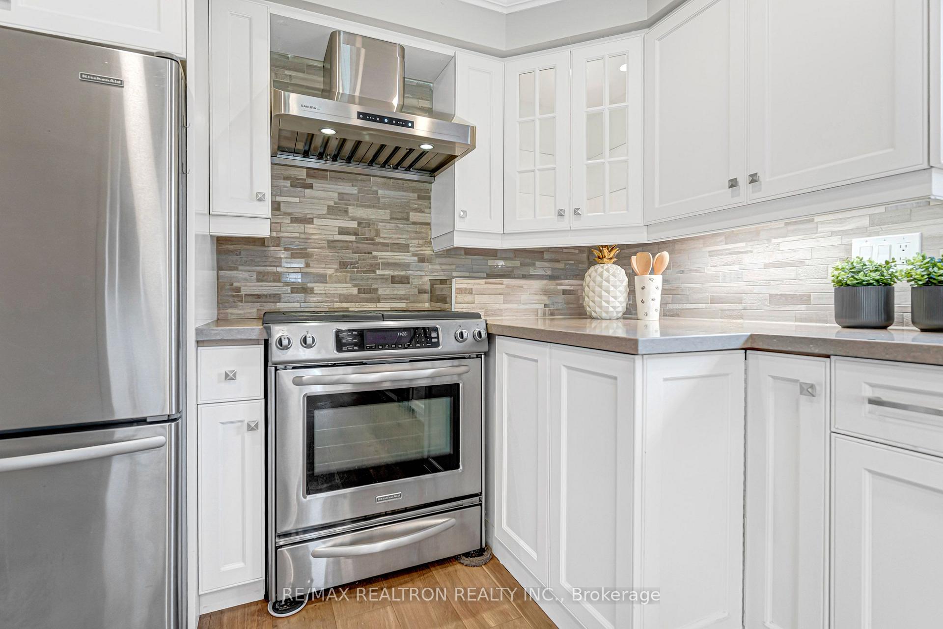 Photo 12 of 44 Fenley Drive, Etobicoke, Kingsview Village-The Westway — HOMEH