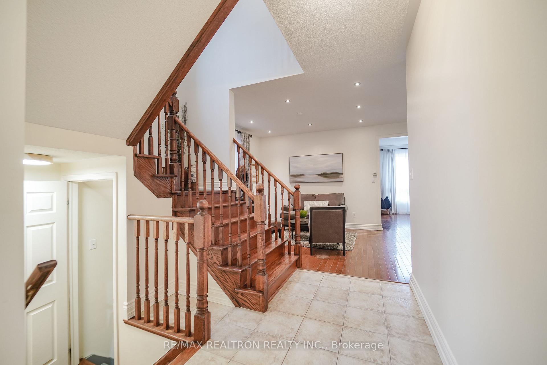 Photo 17 of 18 Byram Downs Street, Ajax, Central East — HOMEH