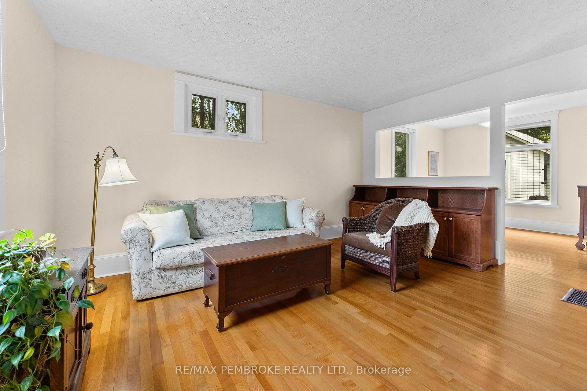 Photo 7 of 348 Esther Street, Pembroke, Pembroke — HOMEH