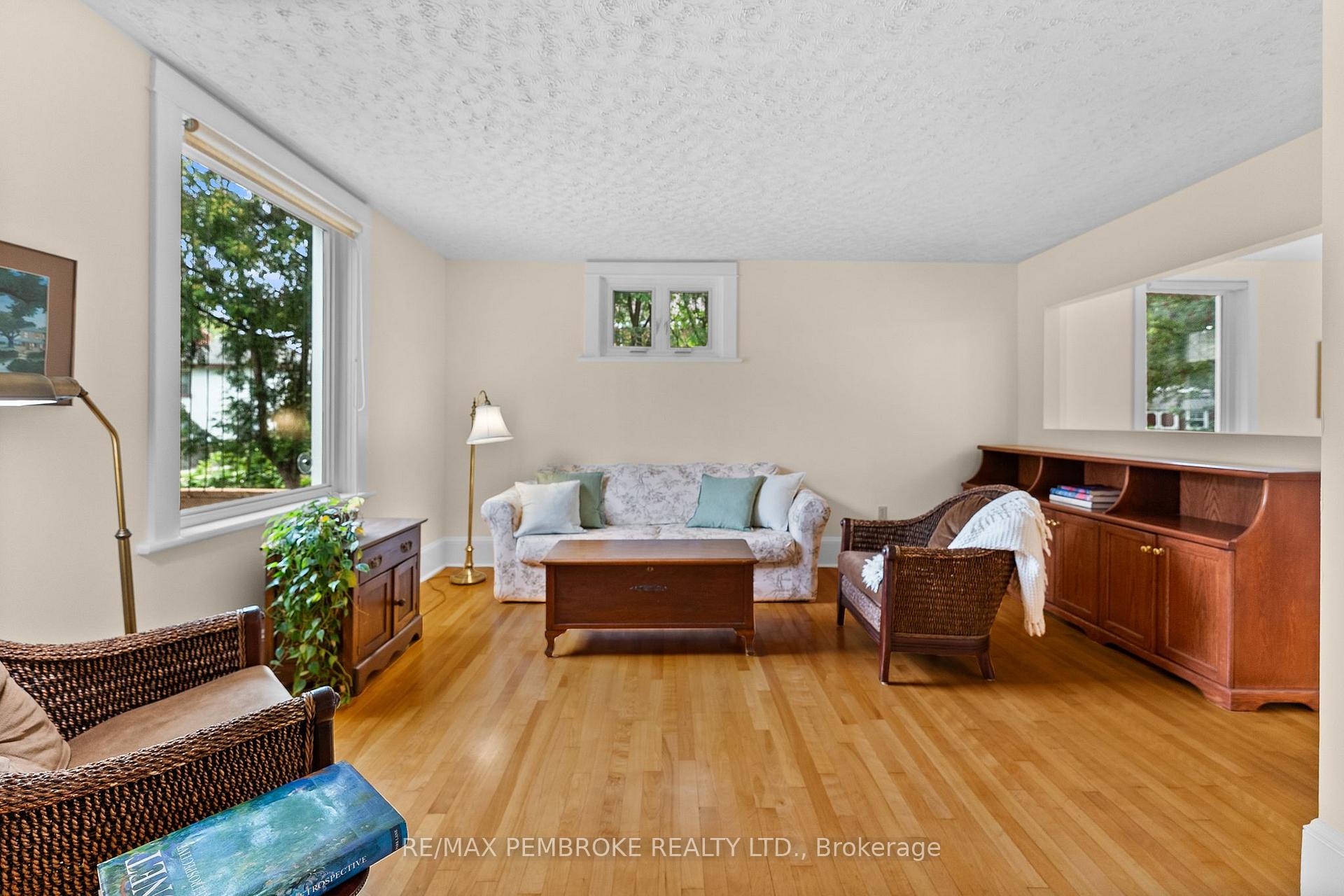 Photo 8 of 348 Esther Street, Pembroke, Pembroke — HOMEH