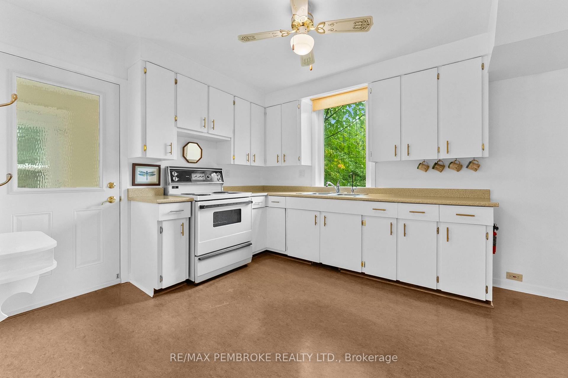 Photo 11 of 348 Esther Street, Pembroke, Pembroke — HOMEH