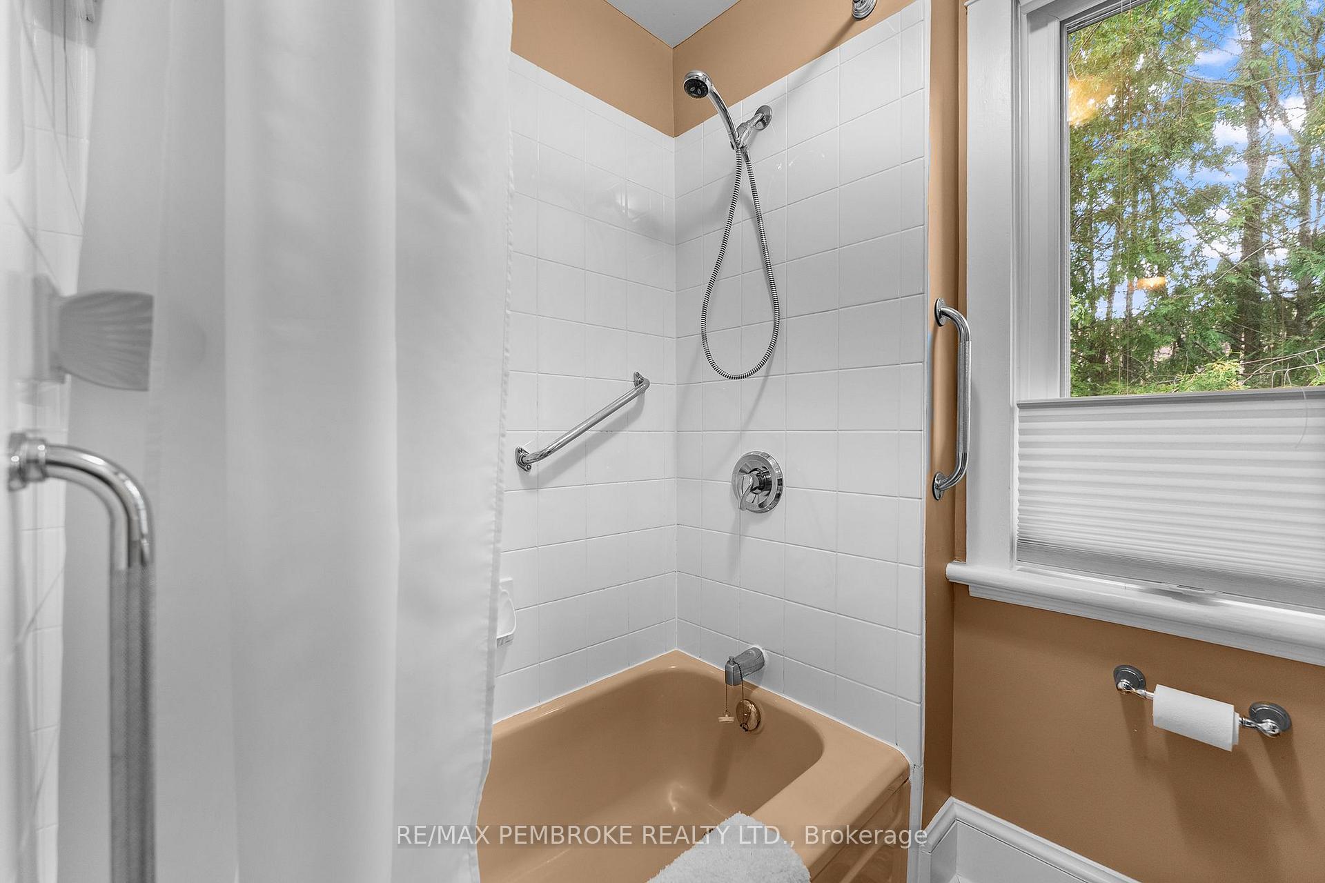 Photo 20 of 348 Esther Street, Pembroke, Pembroke — HOMEH