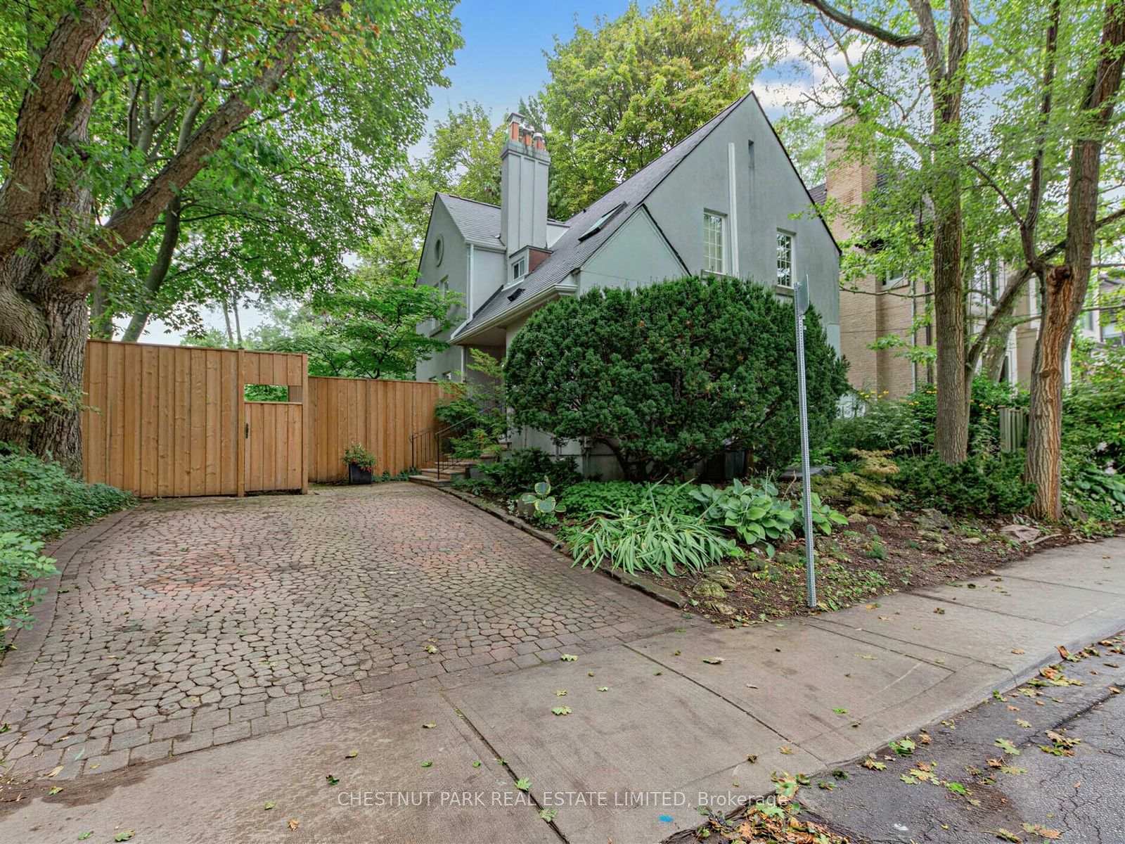 Photo 2 of 28 Clifton Road, Toronto, Rosedale-Moore Park — HOMEH