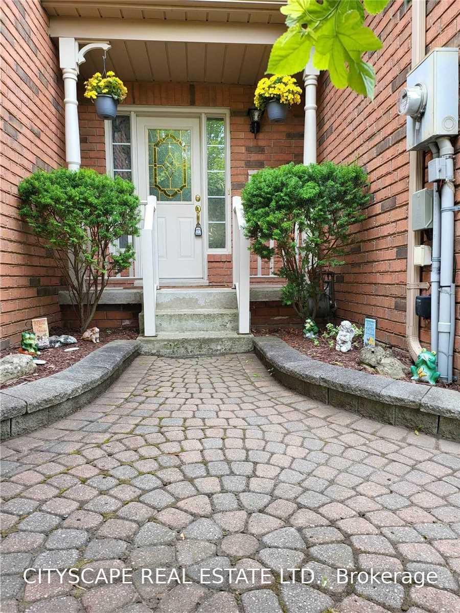 Photo 2 of 3 Jays Drive, Whitby, Williamsburg — HOMEH
