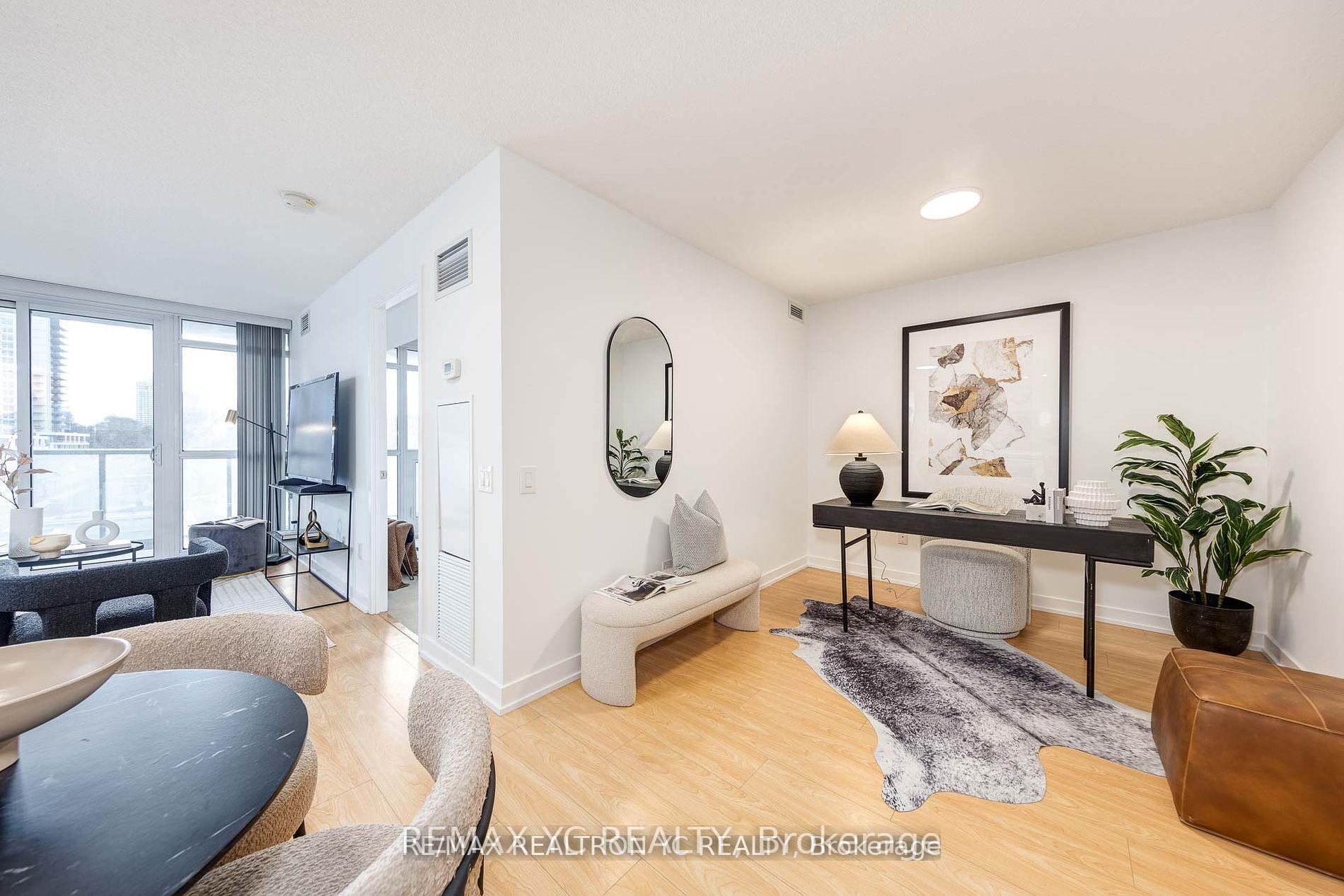 Photo 4 of Unit 710, 121 Mcmahon Drive, North York, Bayview Village — HOMEH