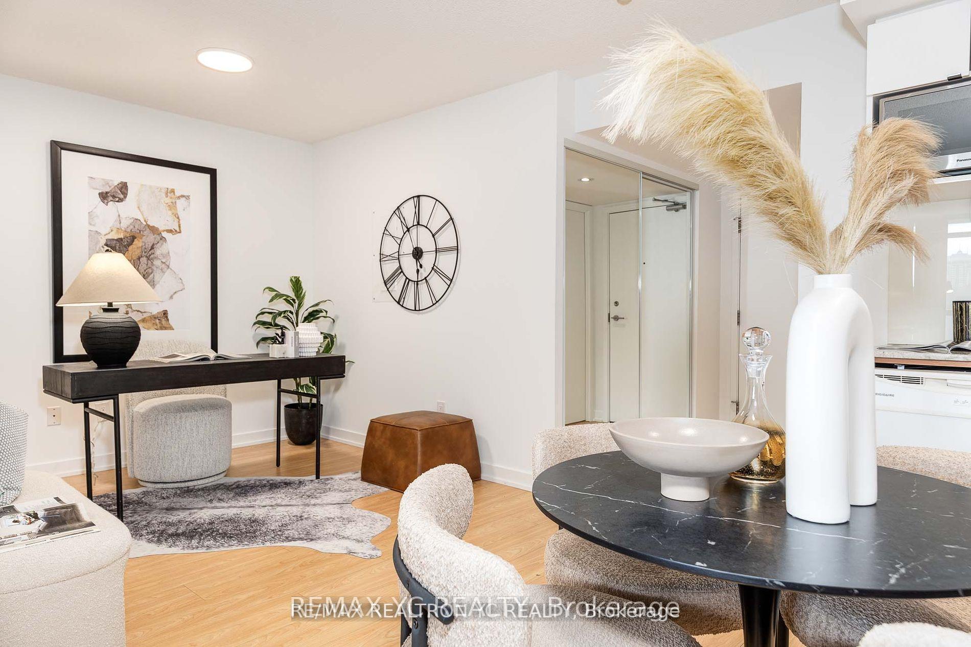 Photo 11 of Unit 710, 121 Mcmahon Drive, North York, Bayview Village — HOMEH