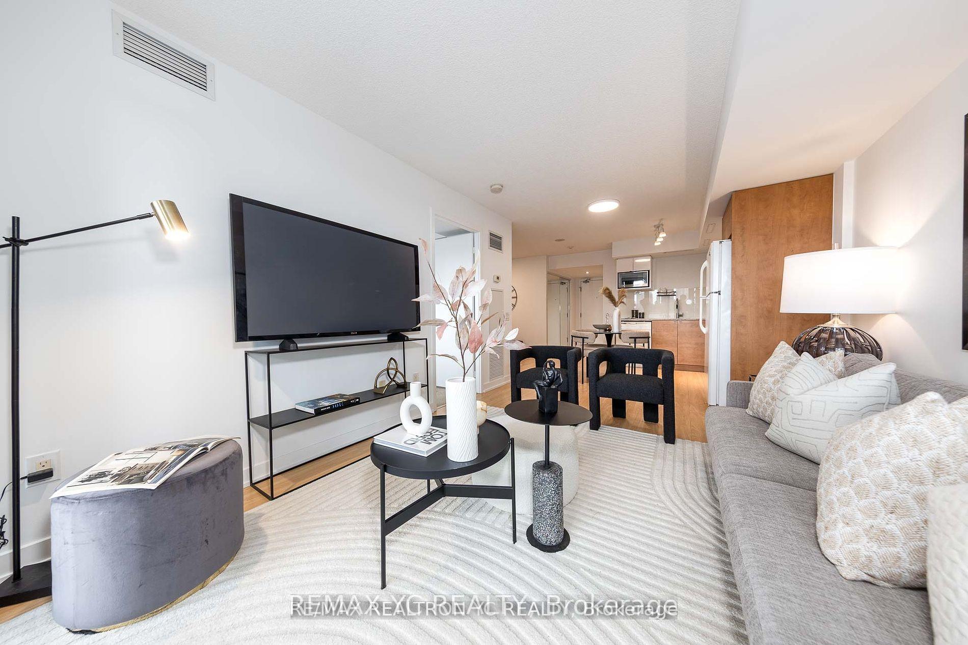 Photo 15 of Unit 710, 121 Mcmahon Drive, North York, Bayview Village — HOMEH
