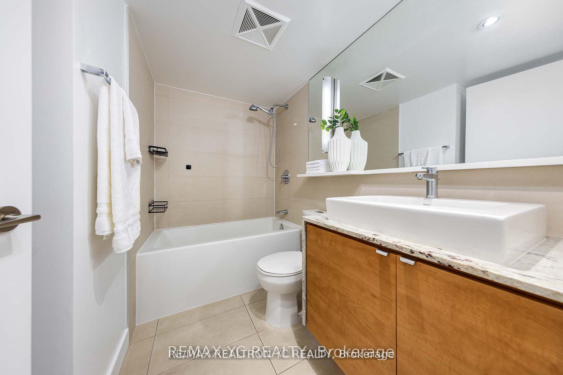 Photo 20 of Unit 710, 121 Mcmahon Drive, North York, Bayview Village — HOMEH